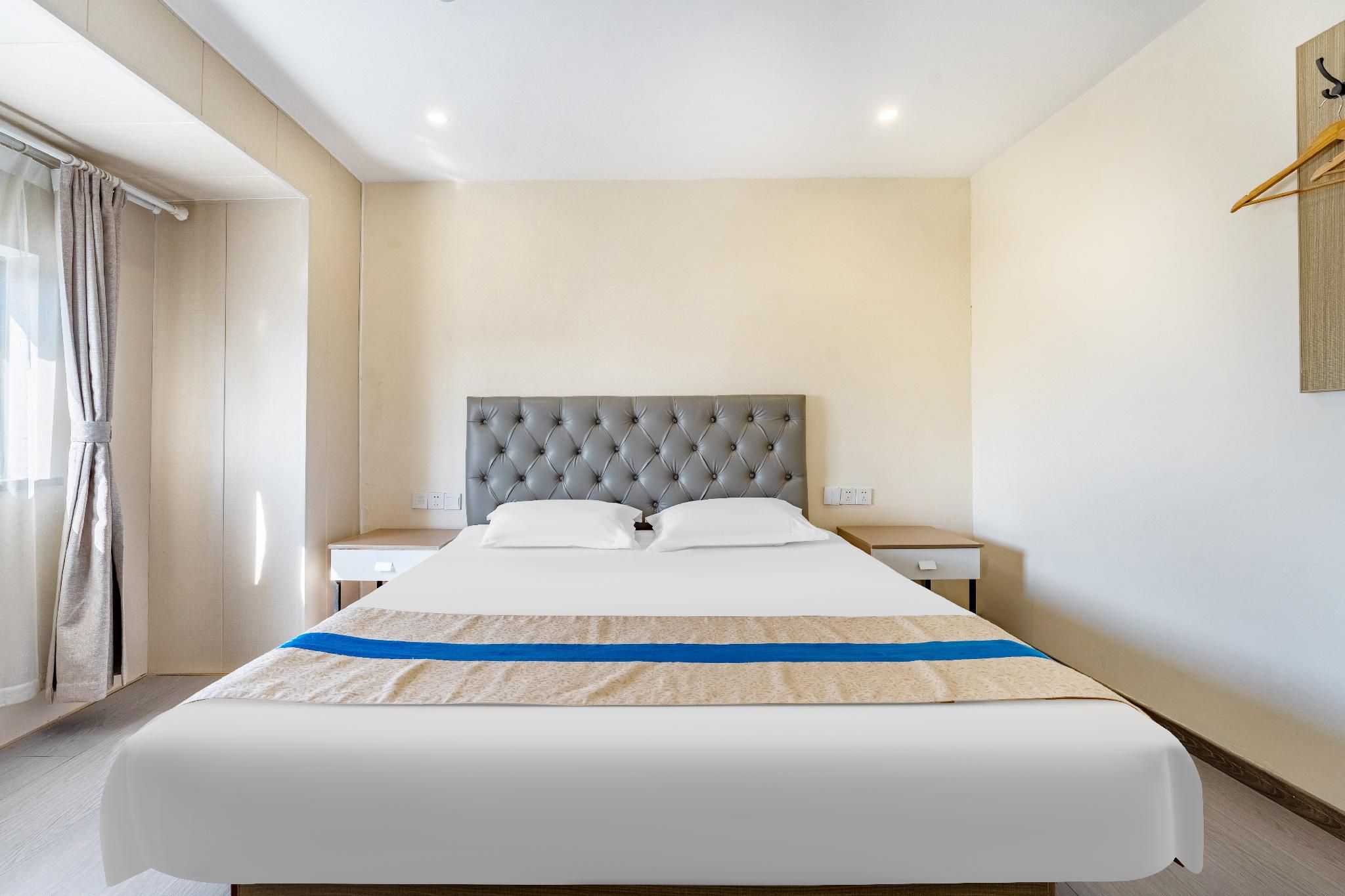 Deluxe Queen Bed