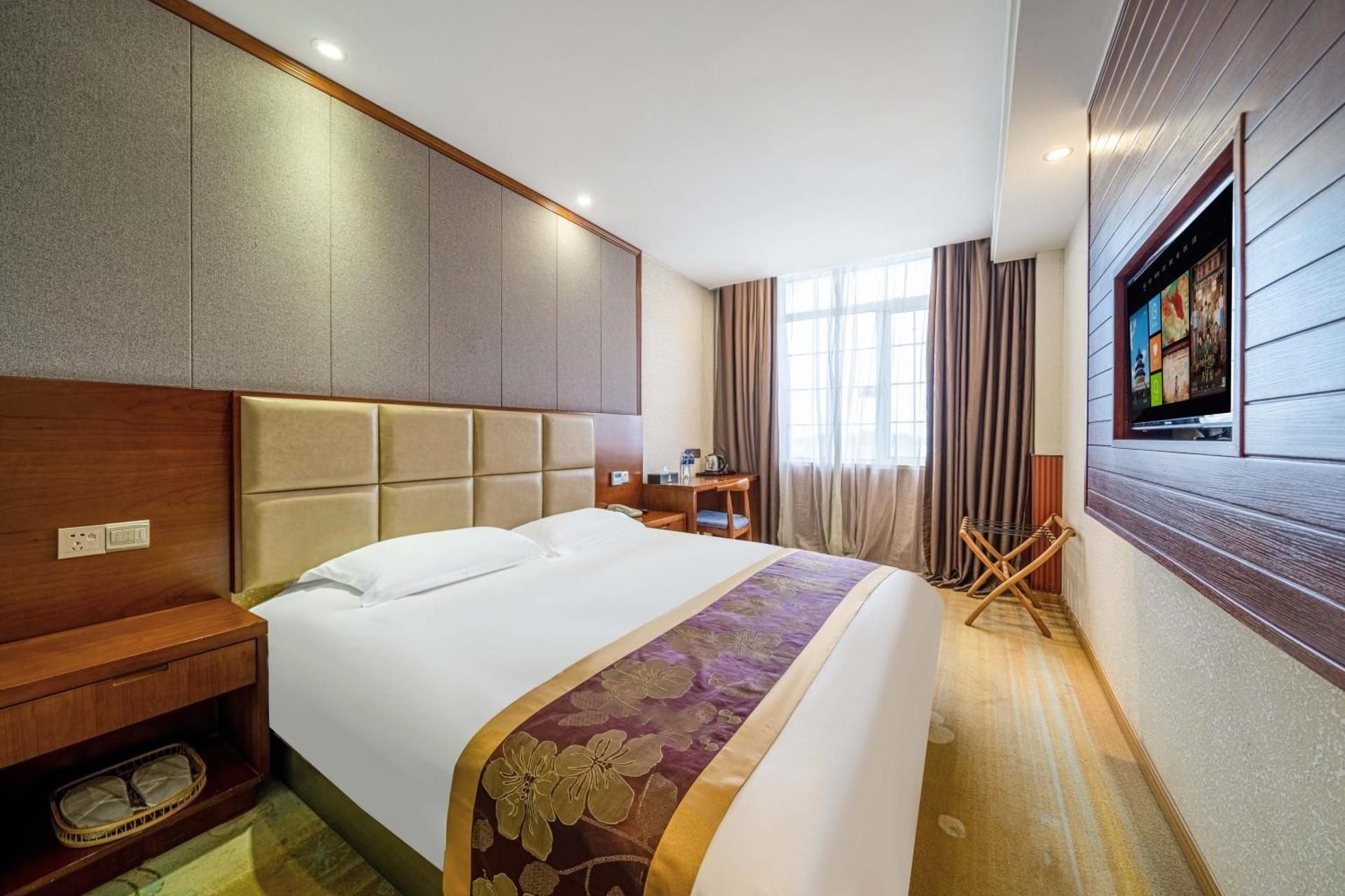 Business Queen Room
