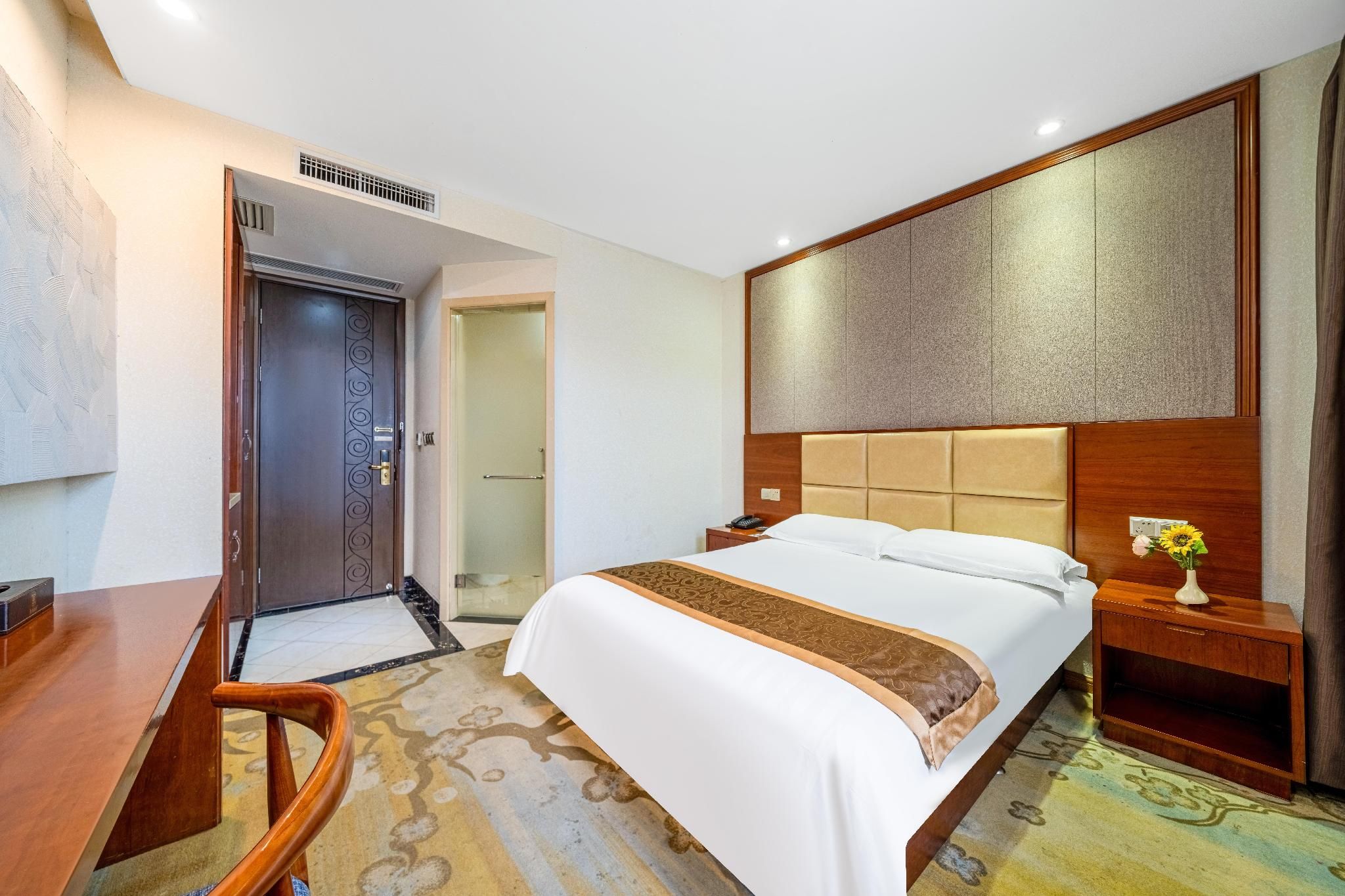 Comfort Queen Room
