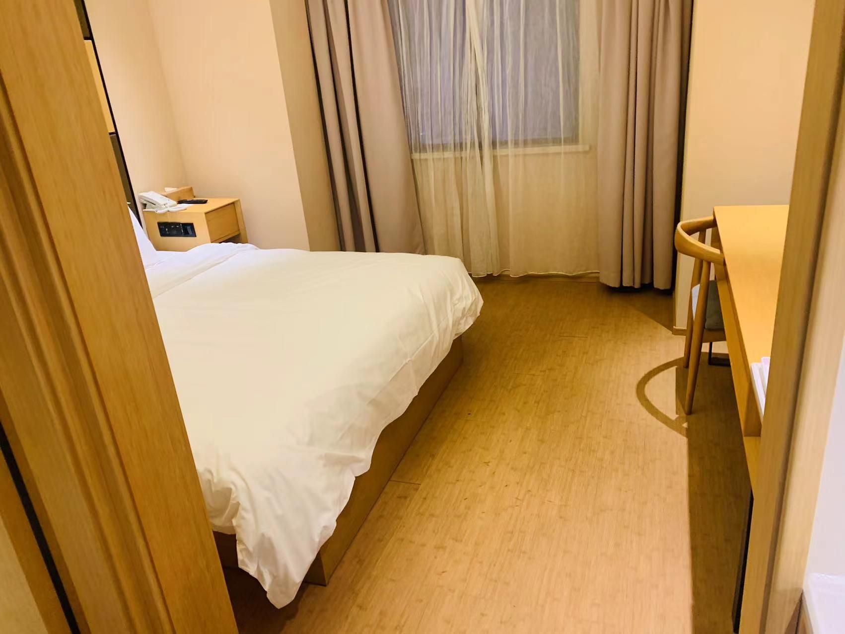 Business Queen Bed Room
