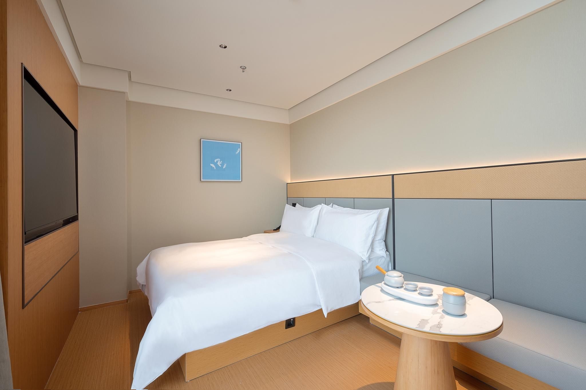 Huazhu - Room With Bed