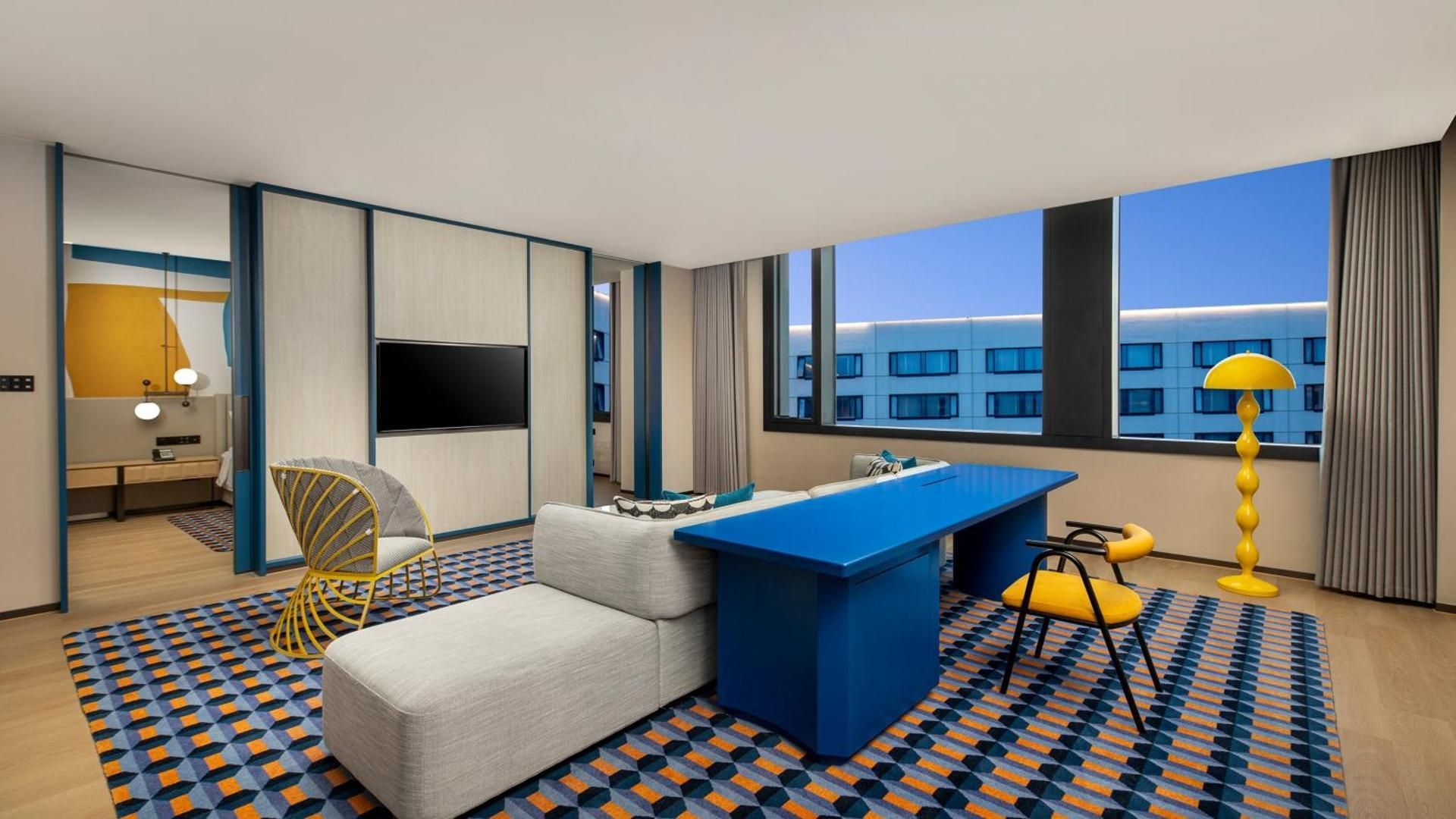 One-Bedroom King Suite with Living and Study Area