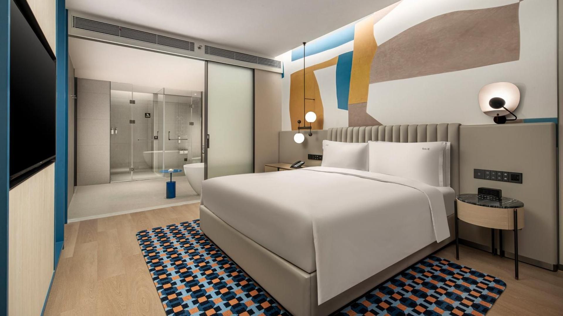One-Bedroom King Suite with Living and Study Area