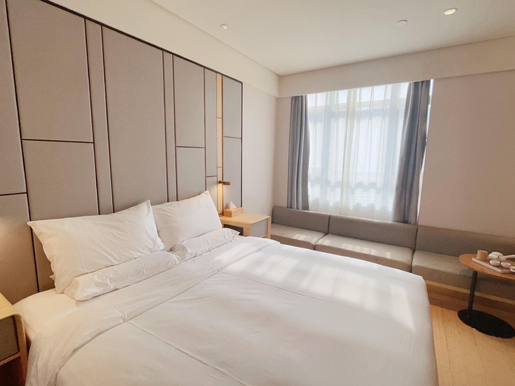 Queen Superior Room