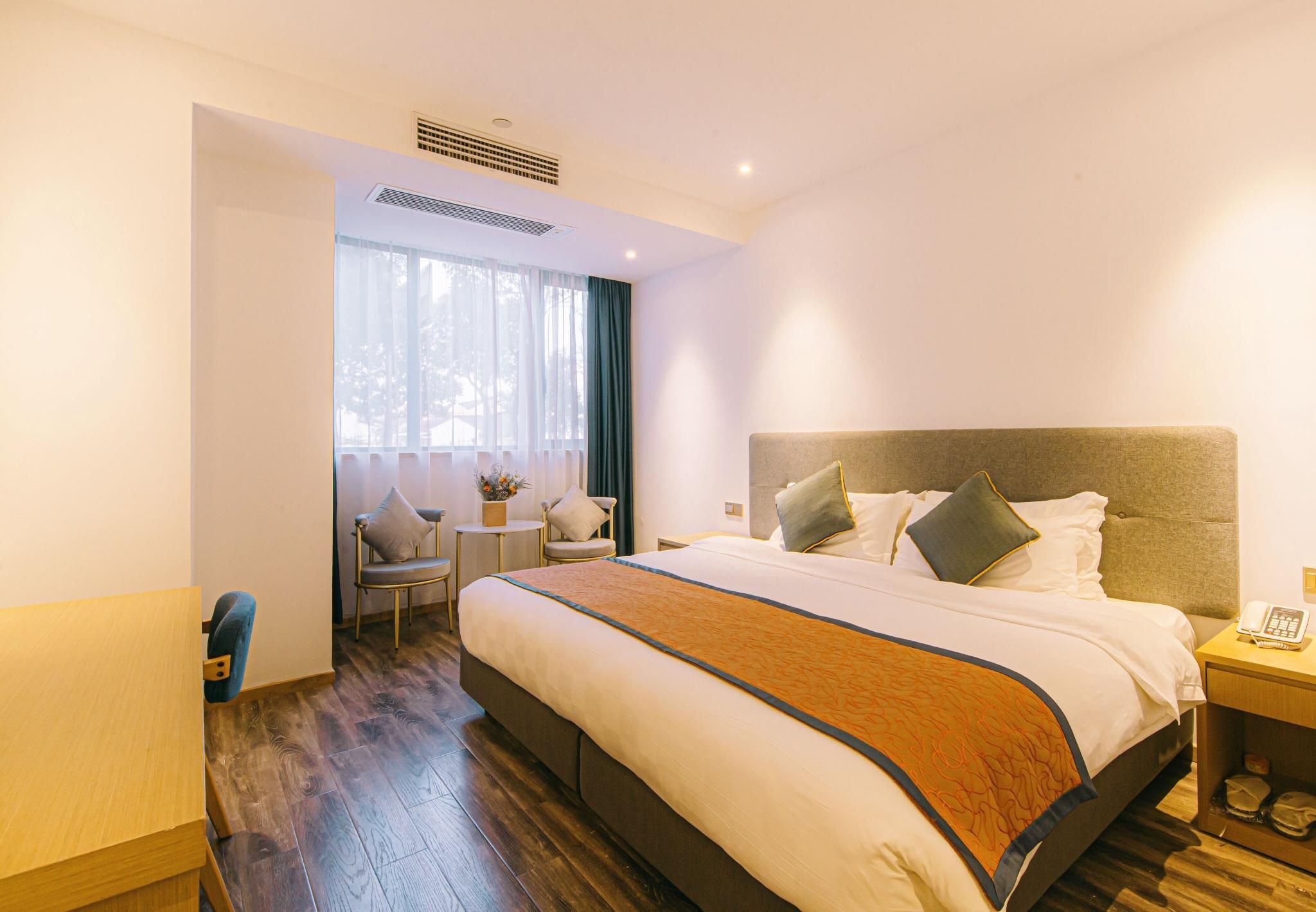 Standard Queen Bed Room