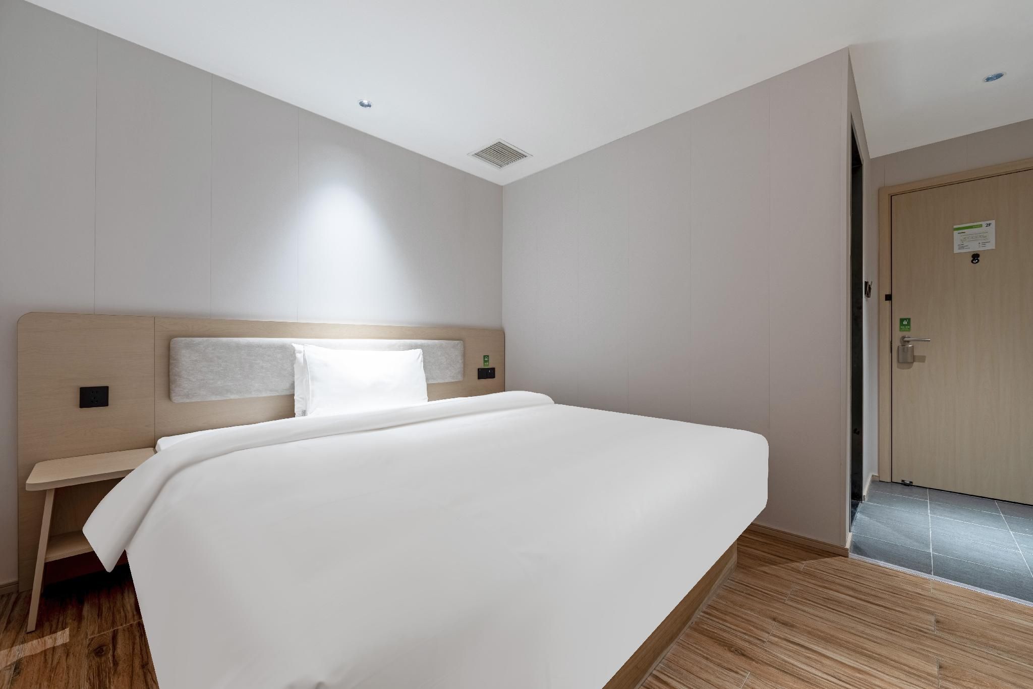 Queen Room A
