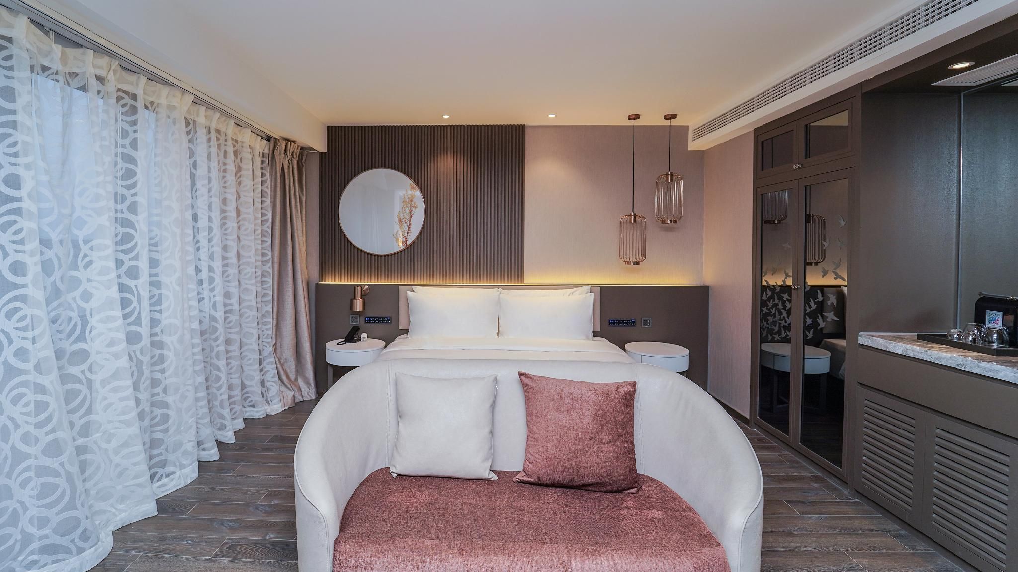 Huazhu - Deluxe Bed Room