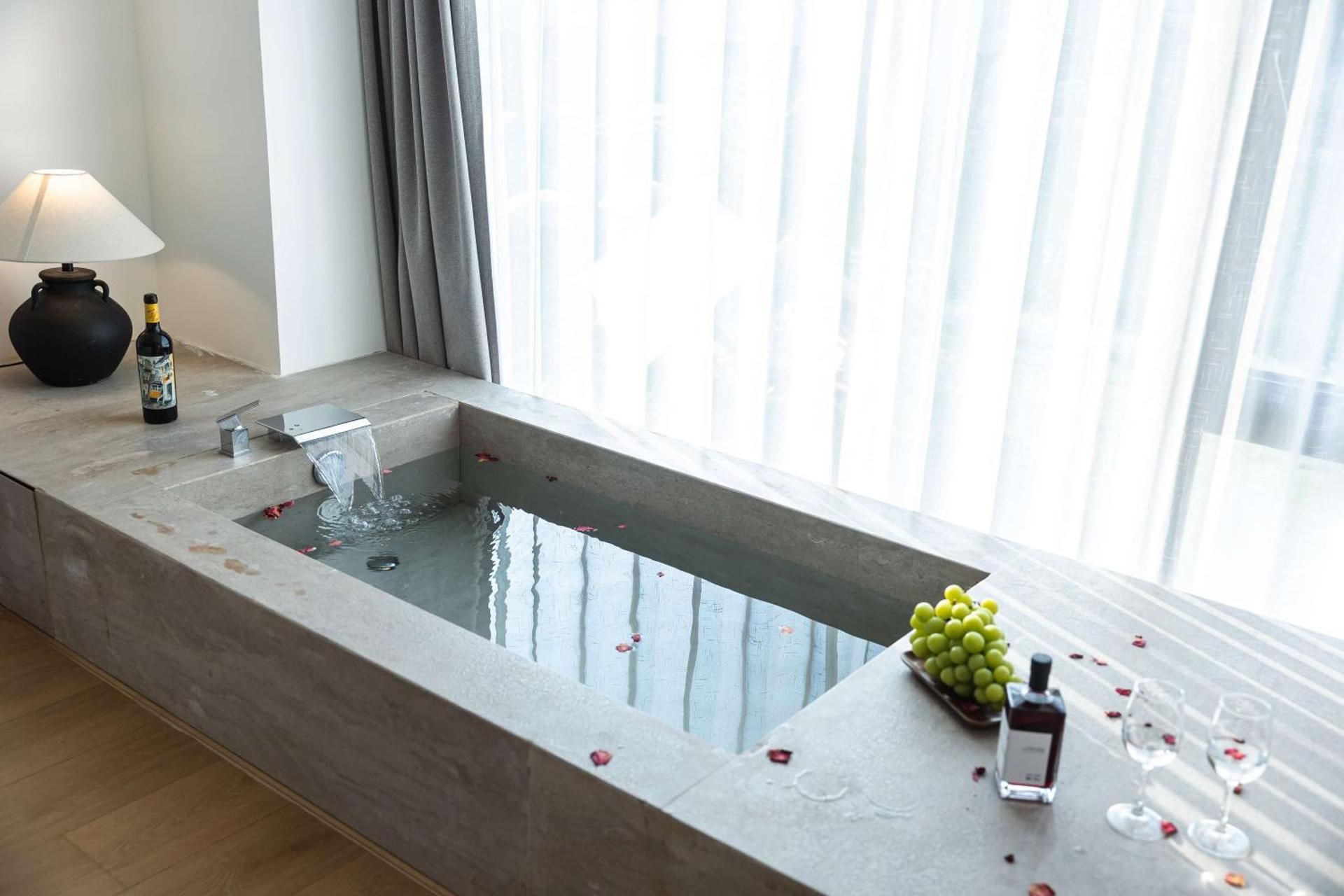 Standard Double Suite