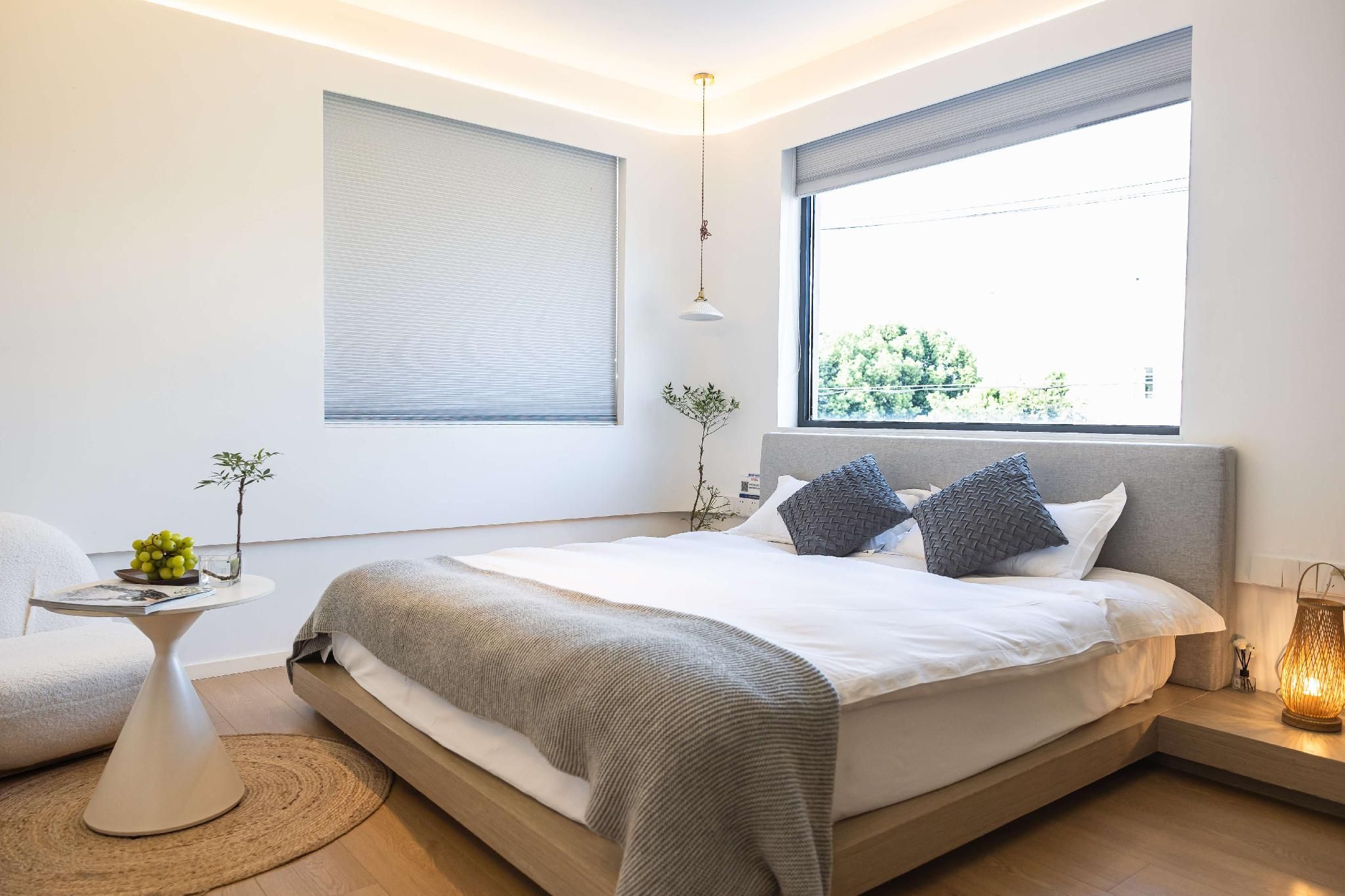 Room with Queen Bed