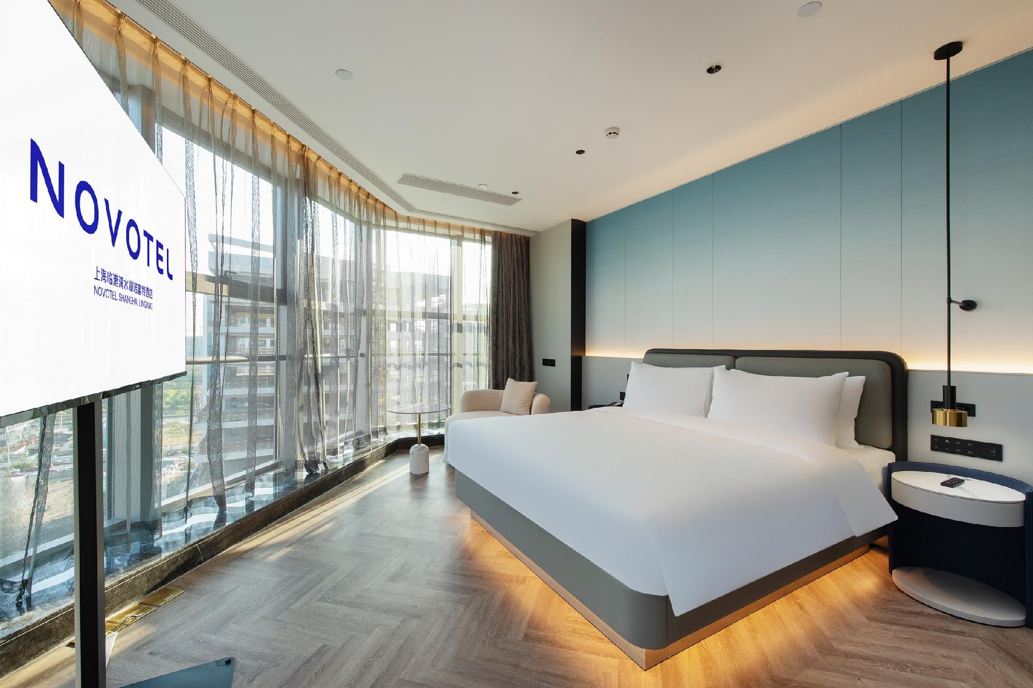 Superior Room with One King-Size Bed