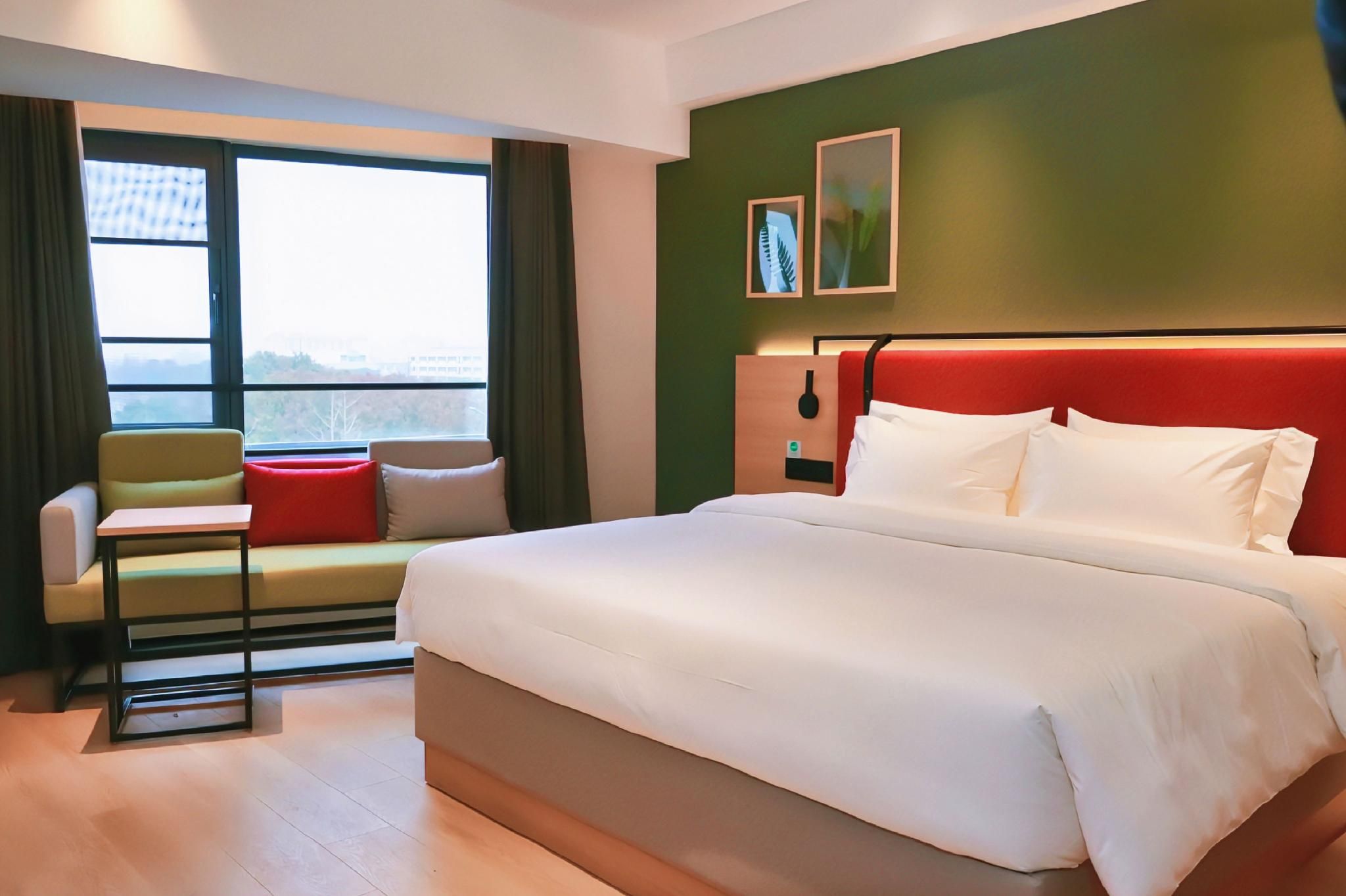 WH - Deluxe Bed Room