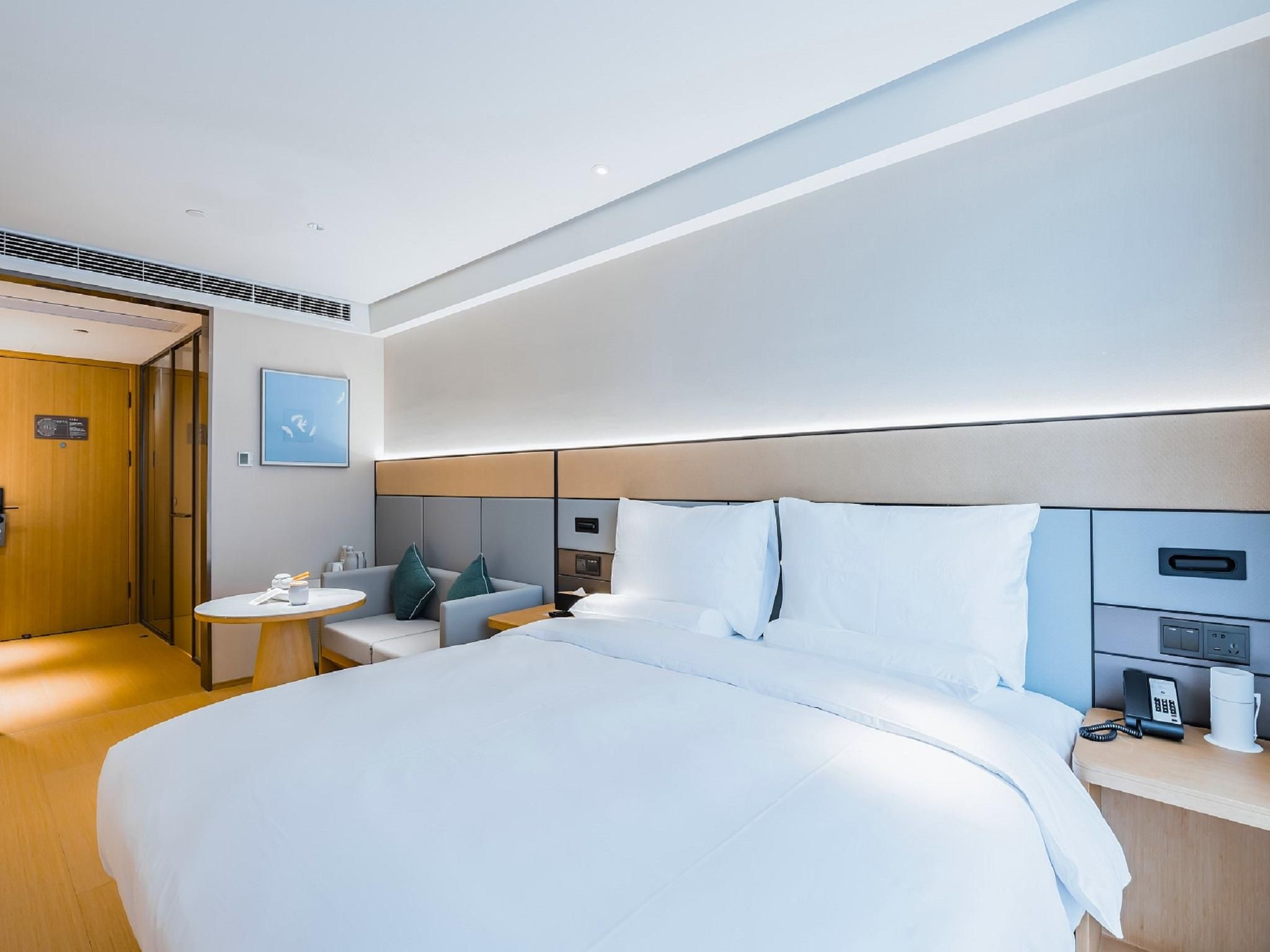 Business Queen Bed Room