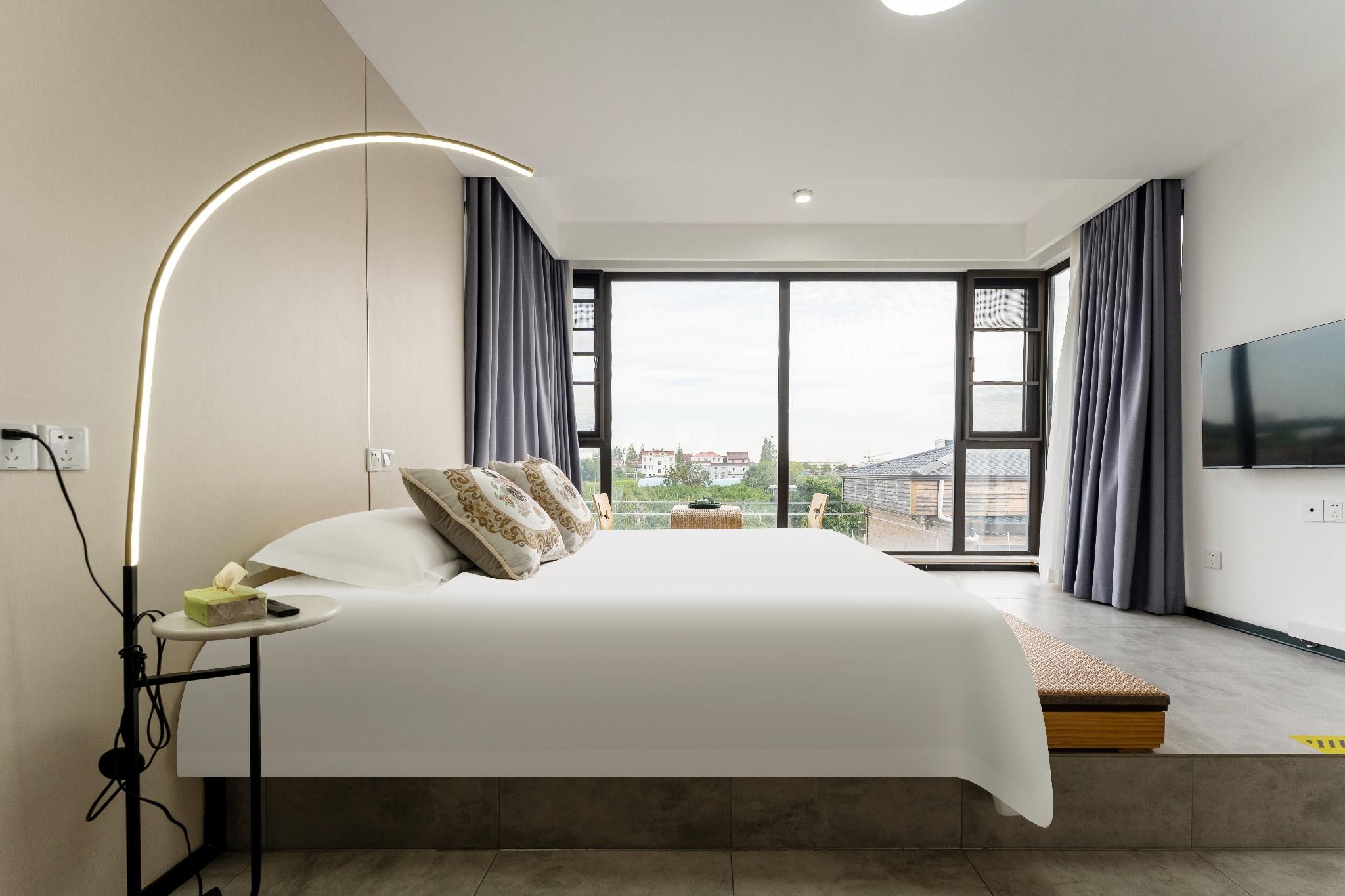 GTR - Guest Room with One 1.8M Bed