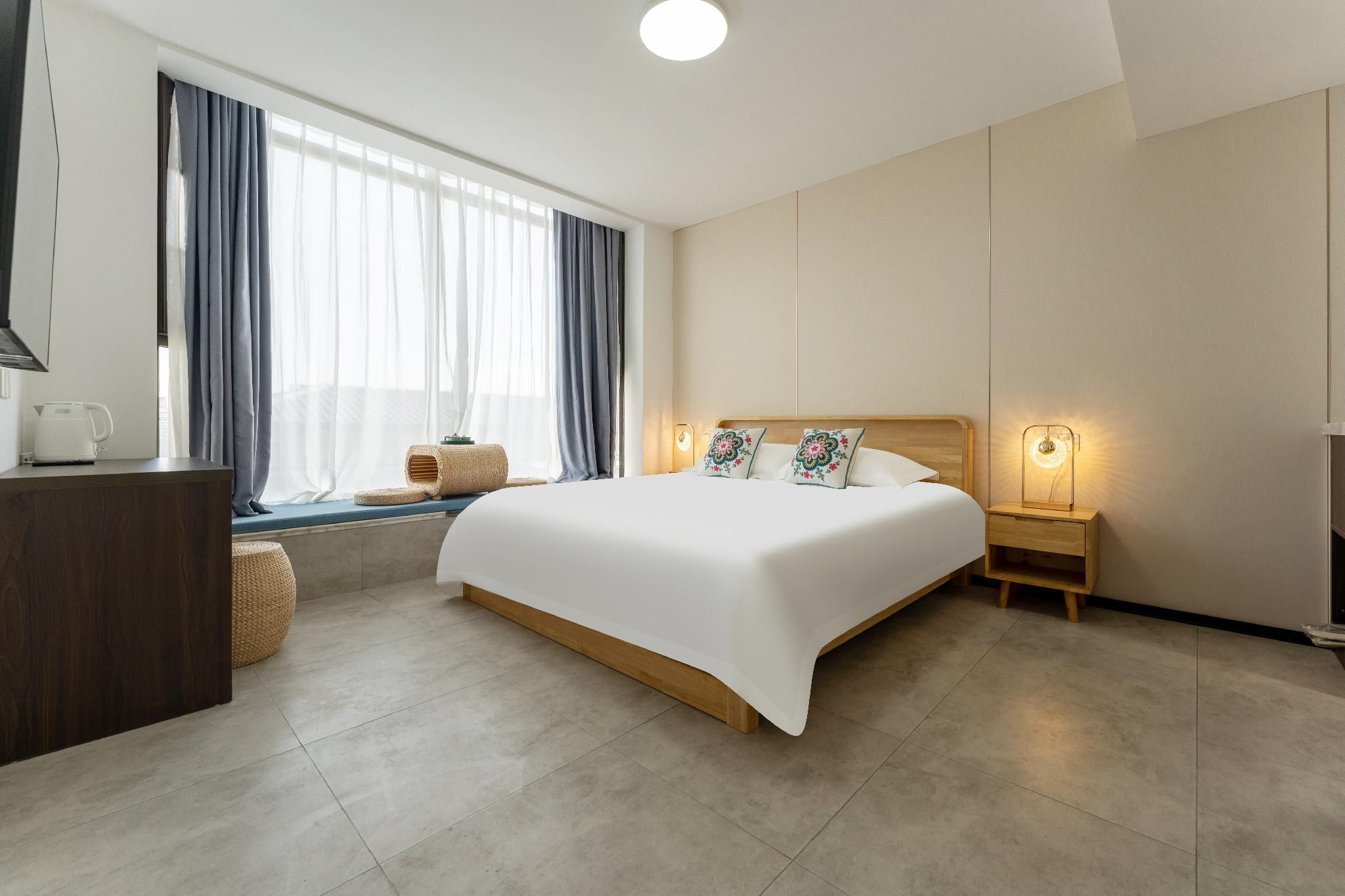 Huazhu - Room With Bed