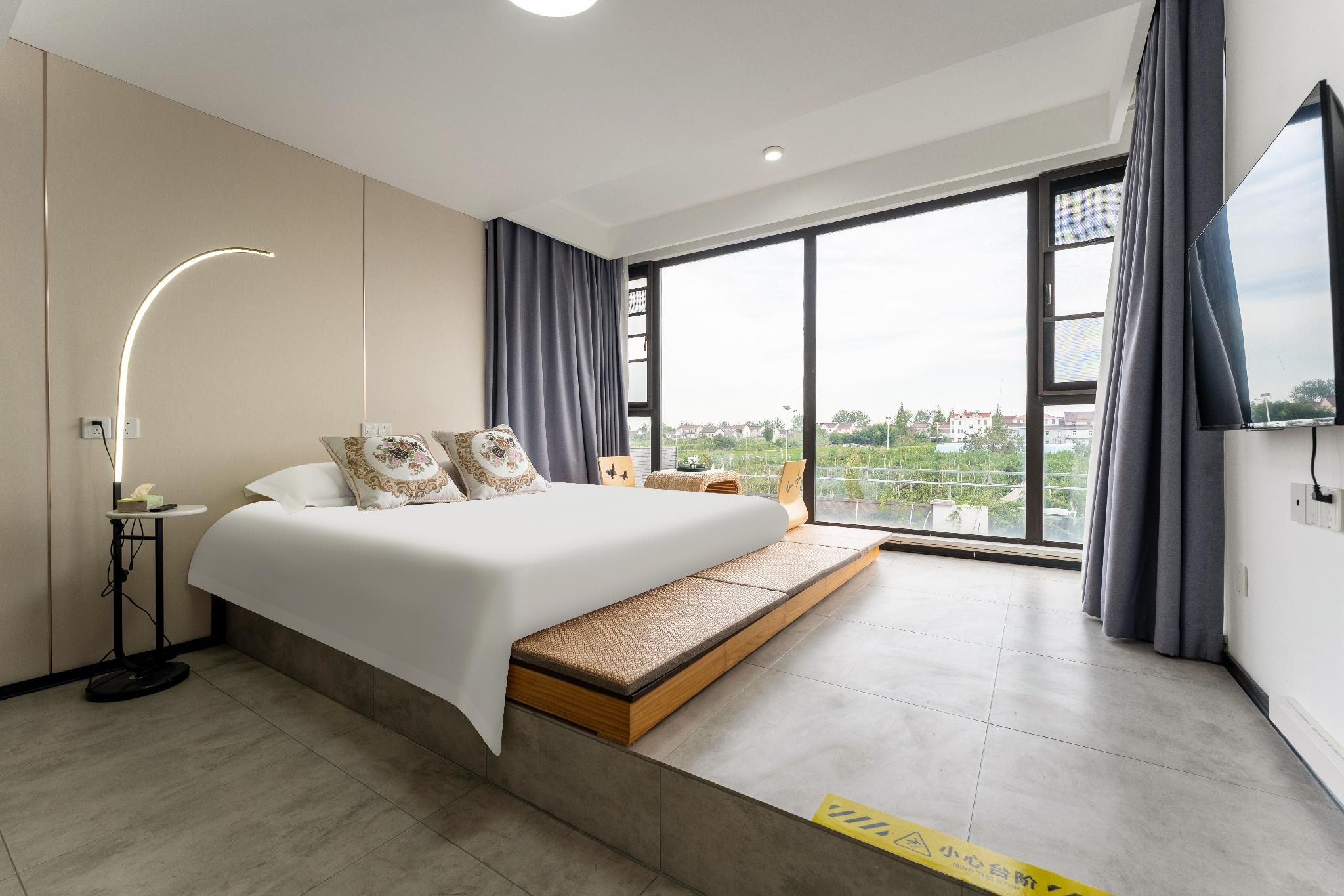 GTR - Guest Room with One 1.8M Bed