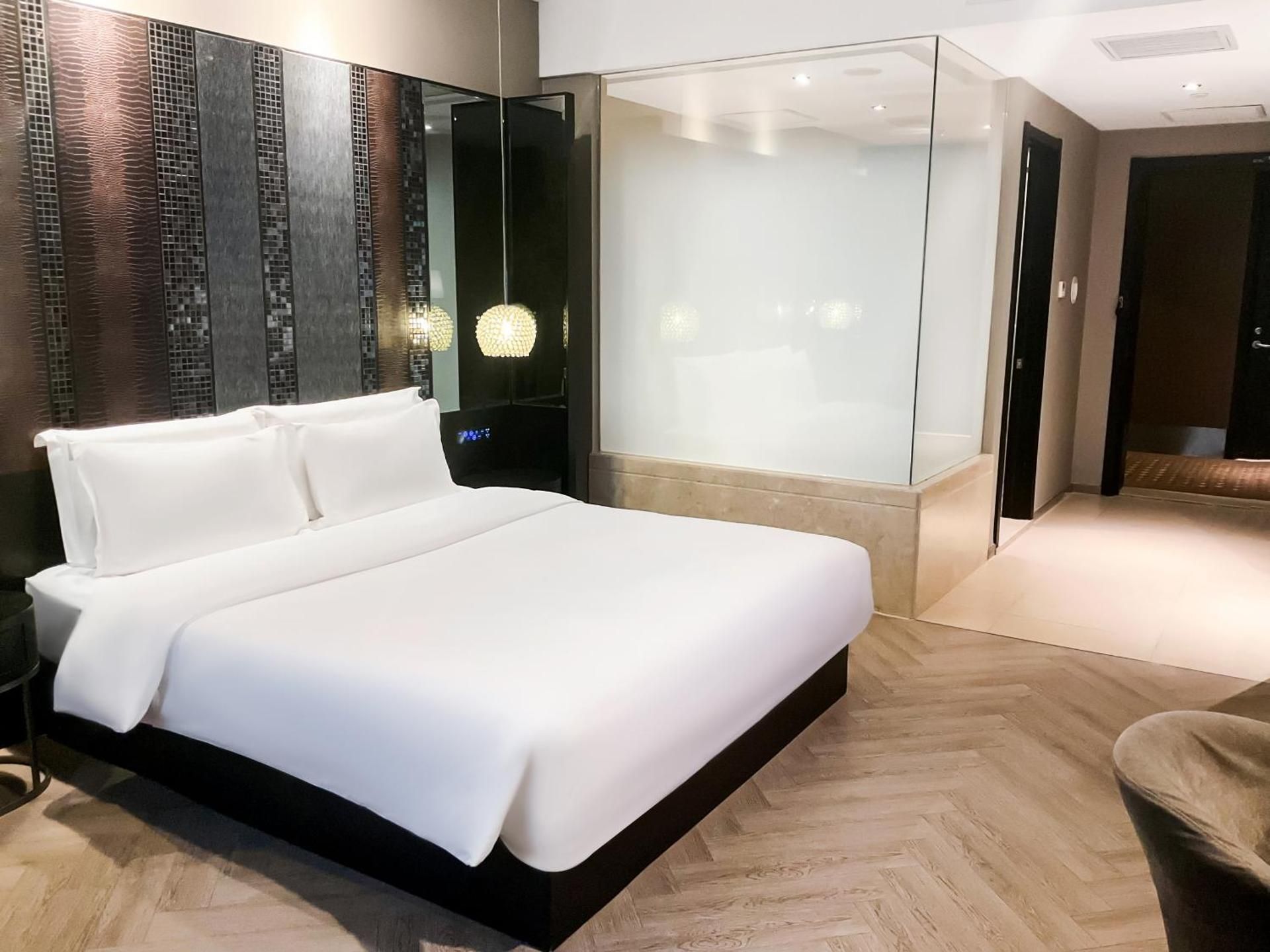 Deluxe Room Queen