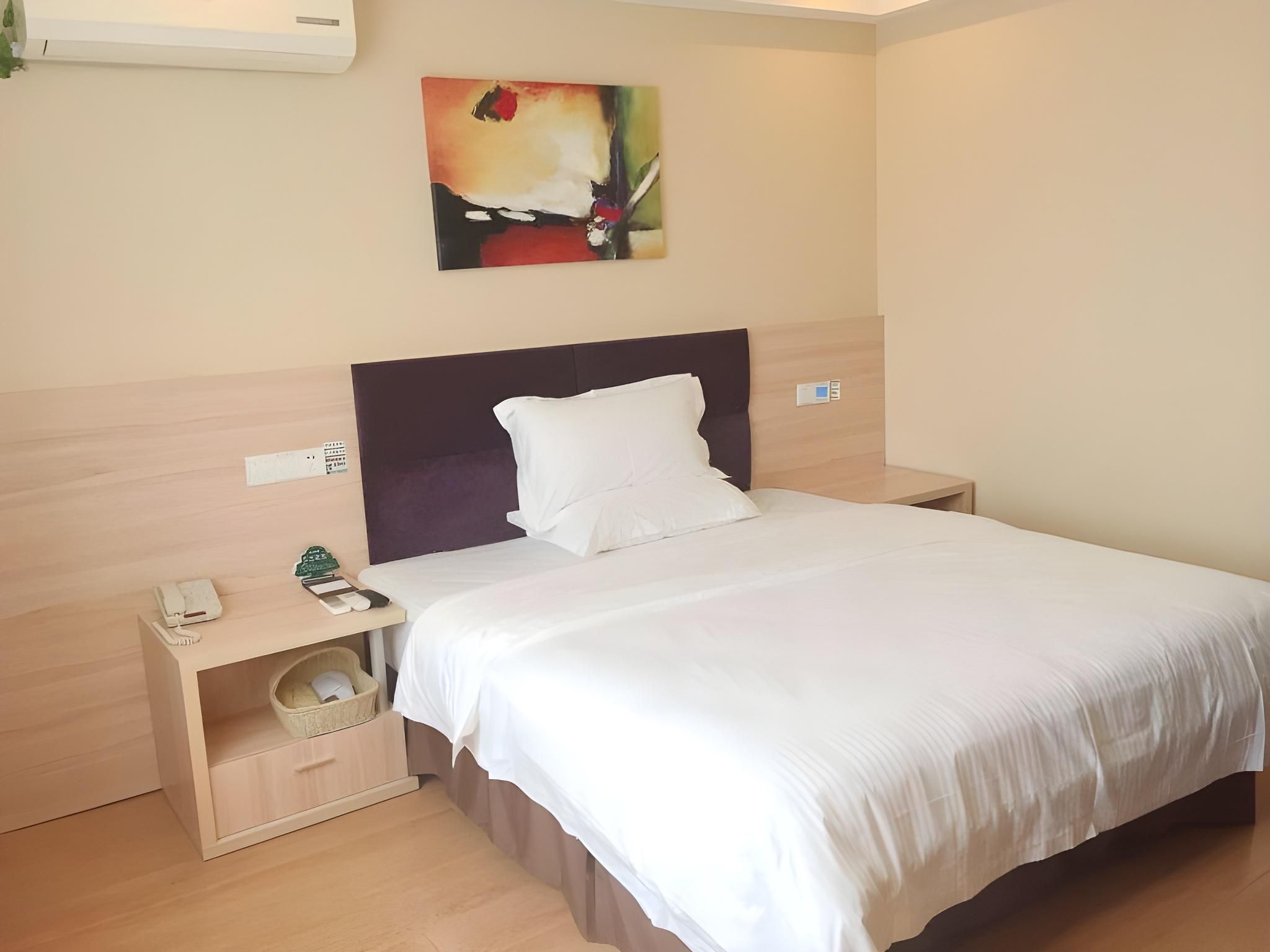 Business Queen Room