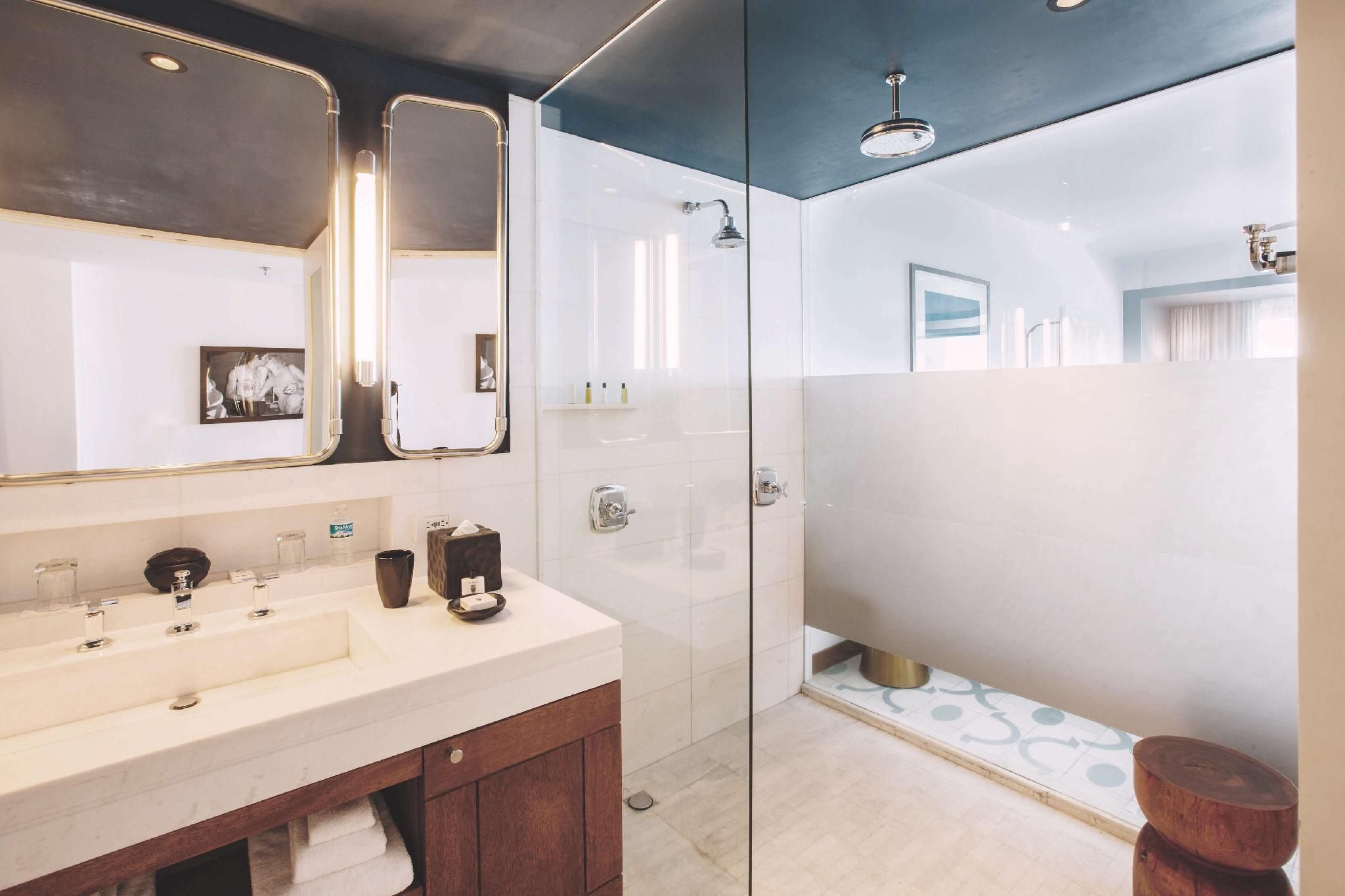 2 Queen Beds With Ocean View And Accessible Shower