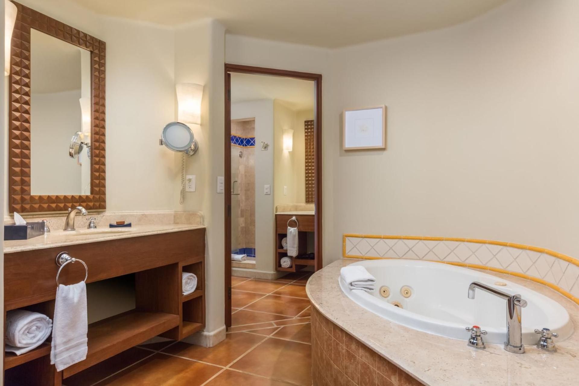 Luxury Suite 2 Queens