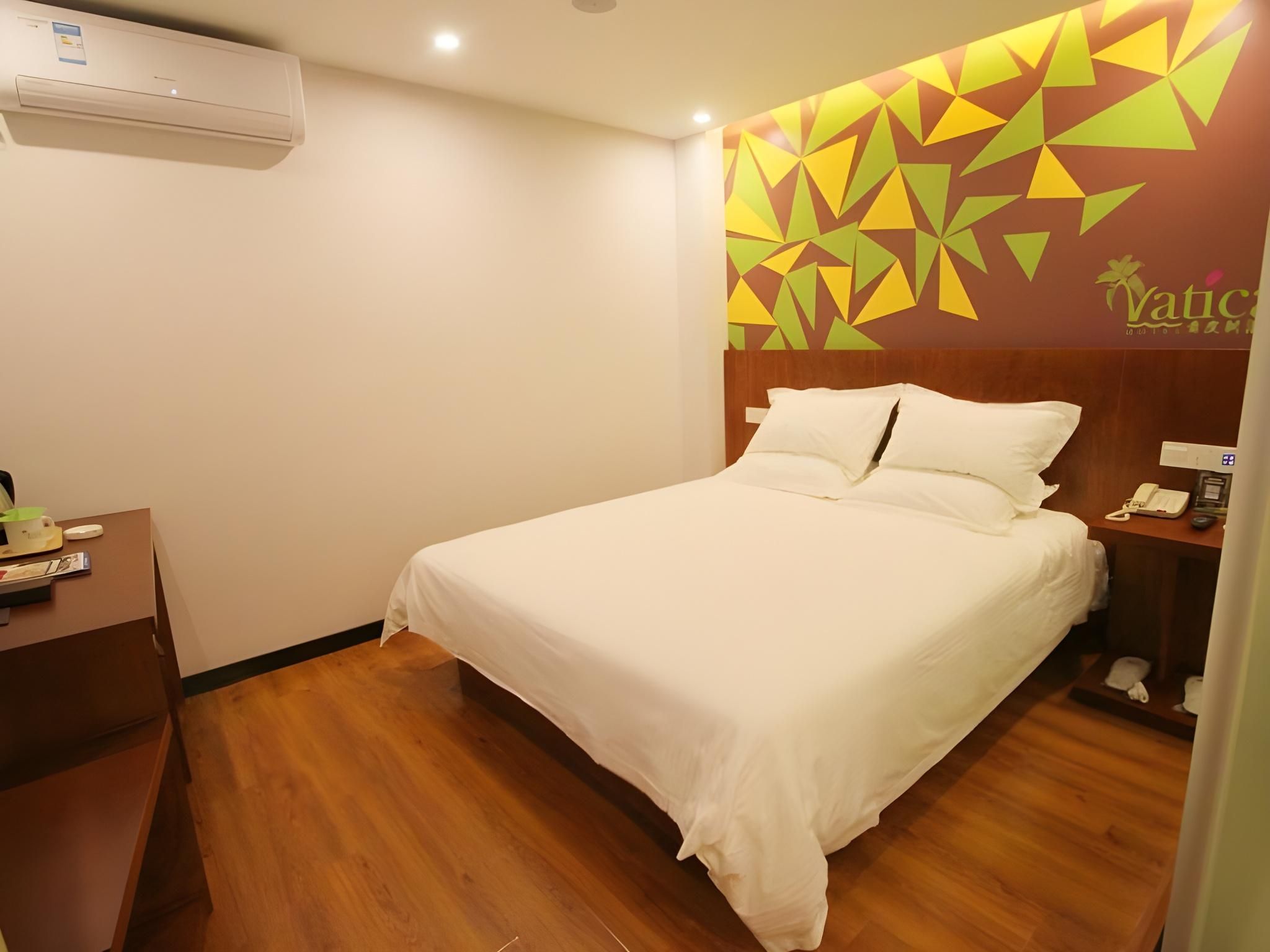 Hotel Queen Room