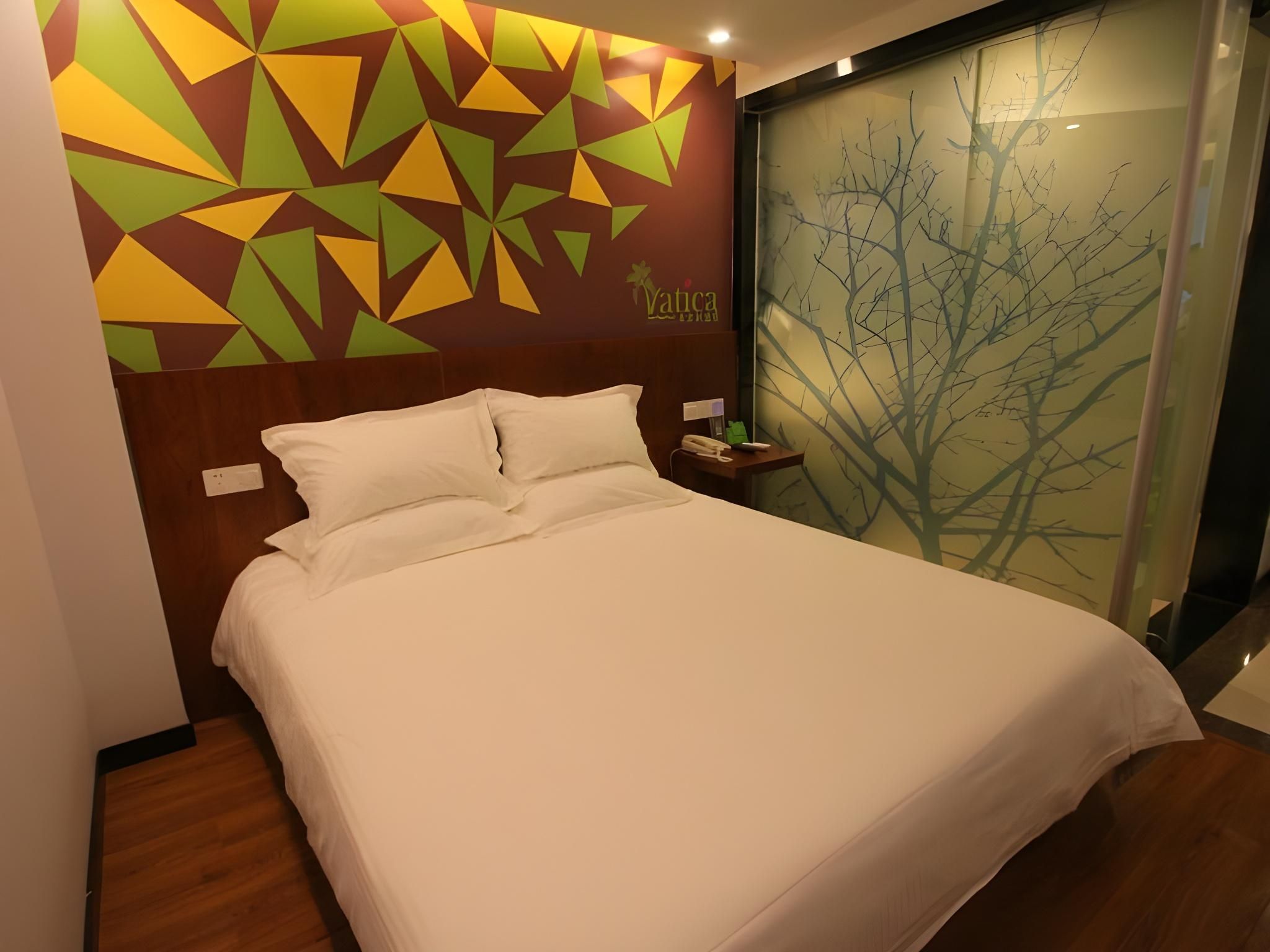 Hotel Queen Room