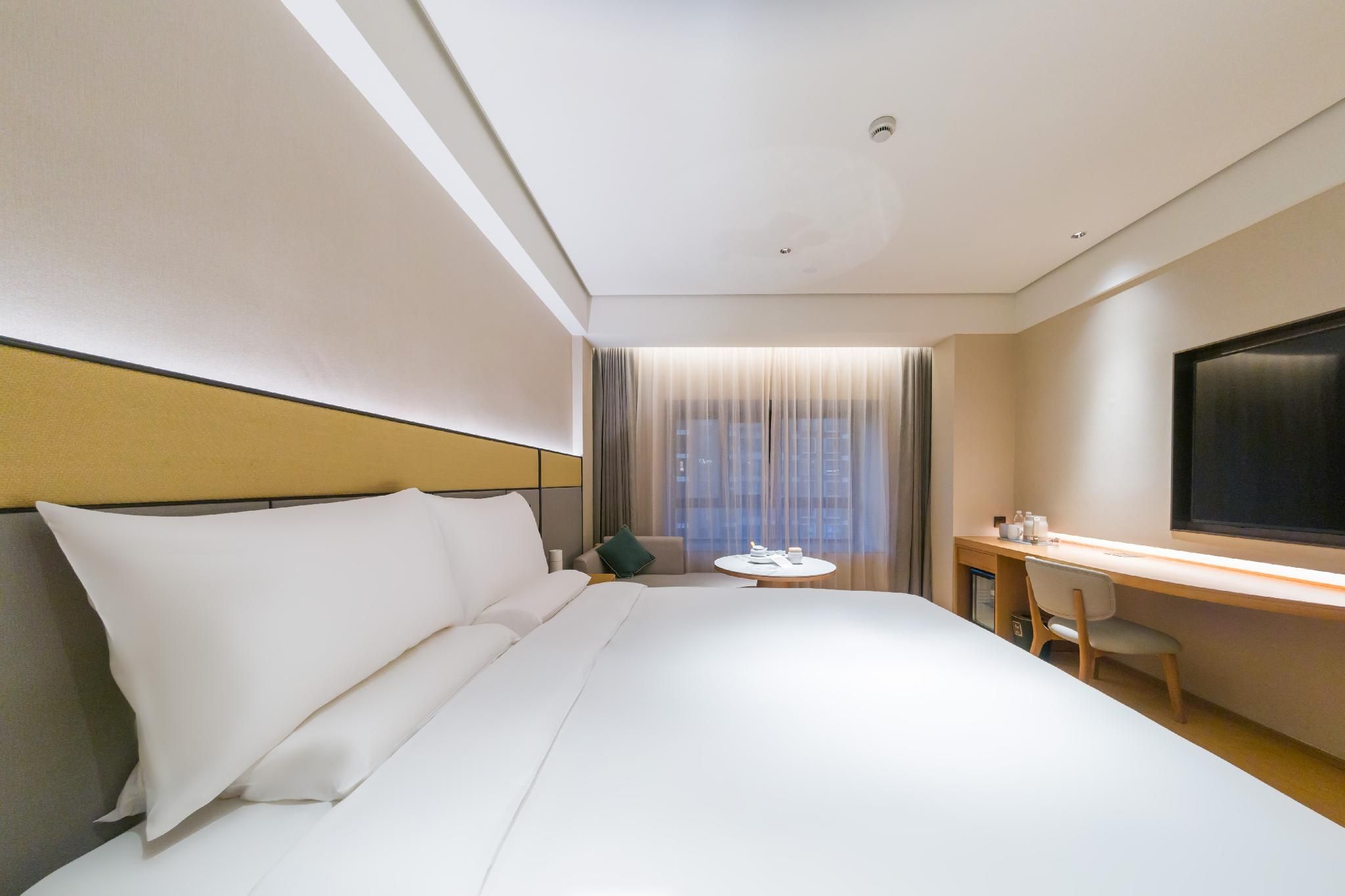 Business Queen Bed Room