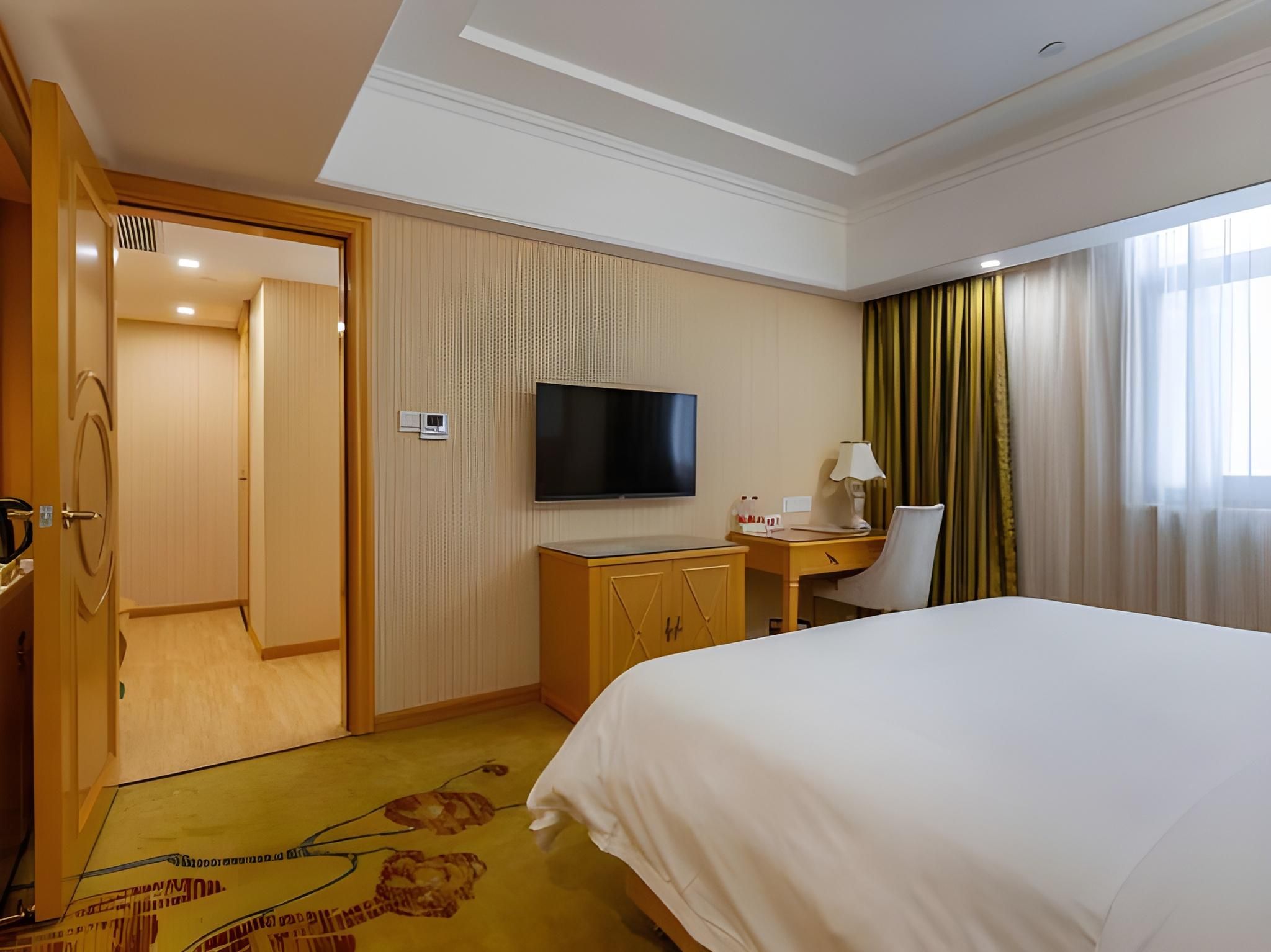 Vienna - Functional Chess Suite Room