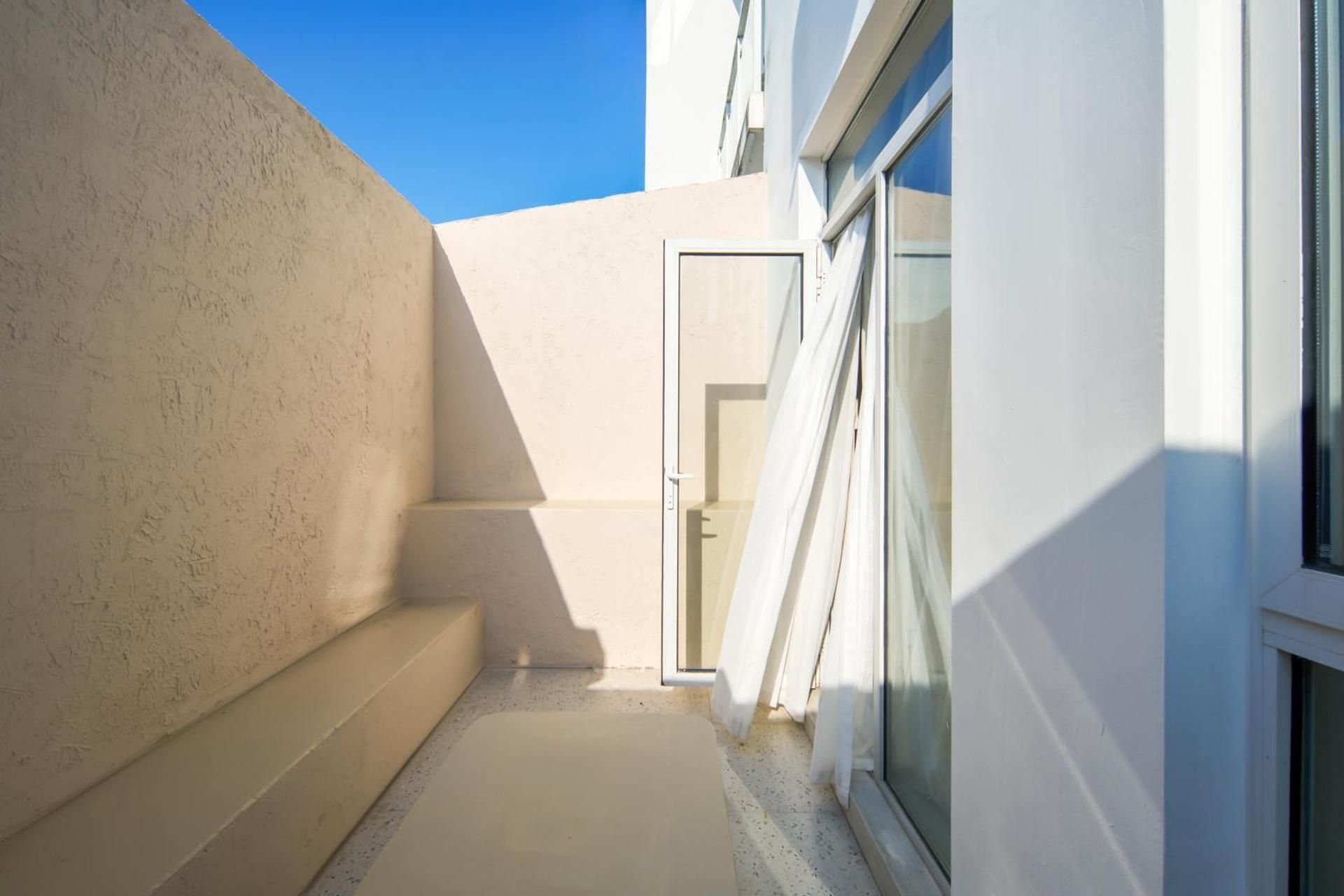 Courtyard King Room (HD Projection + Bathtub)