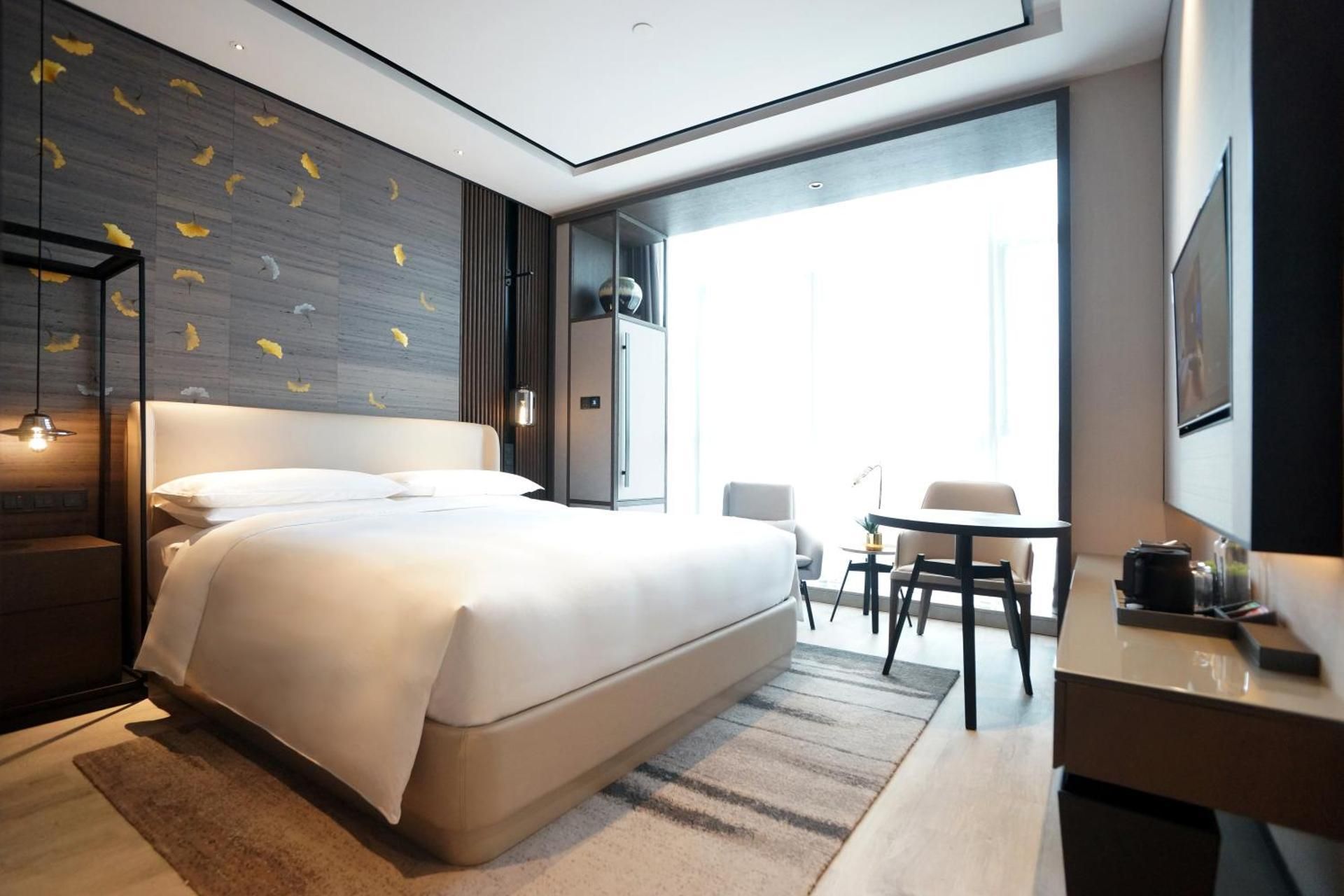 Queen Room with Garden View