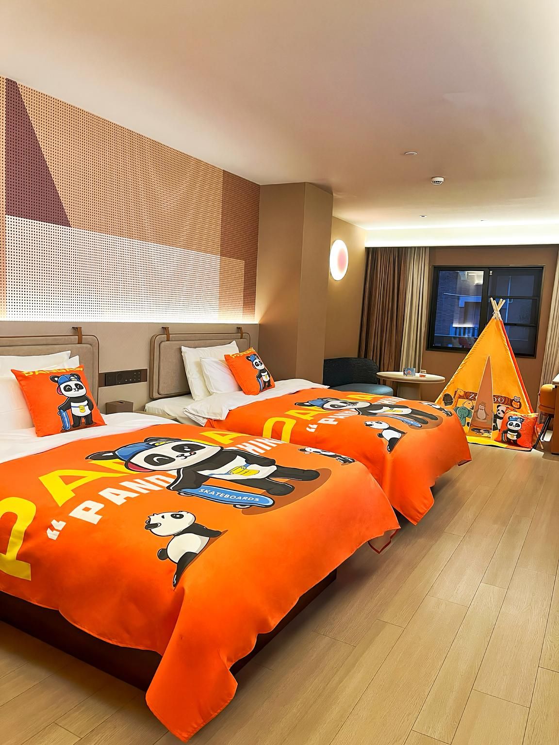 Deluxe Themed Family Room