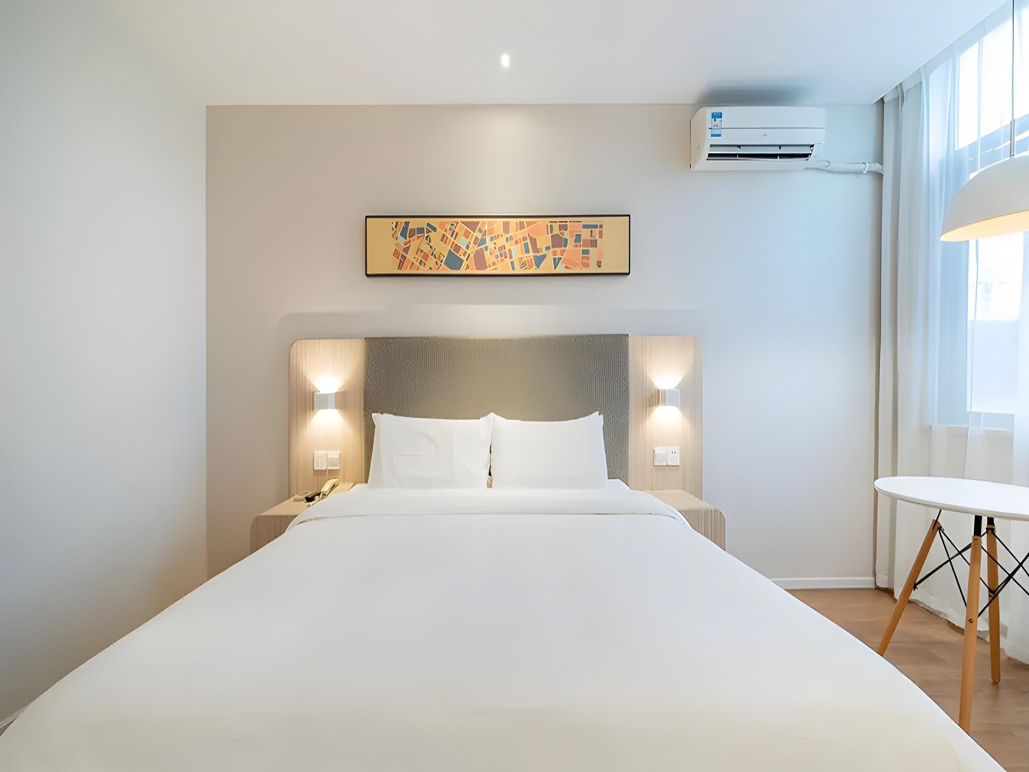 Huazhu - Room With Bed