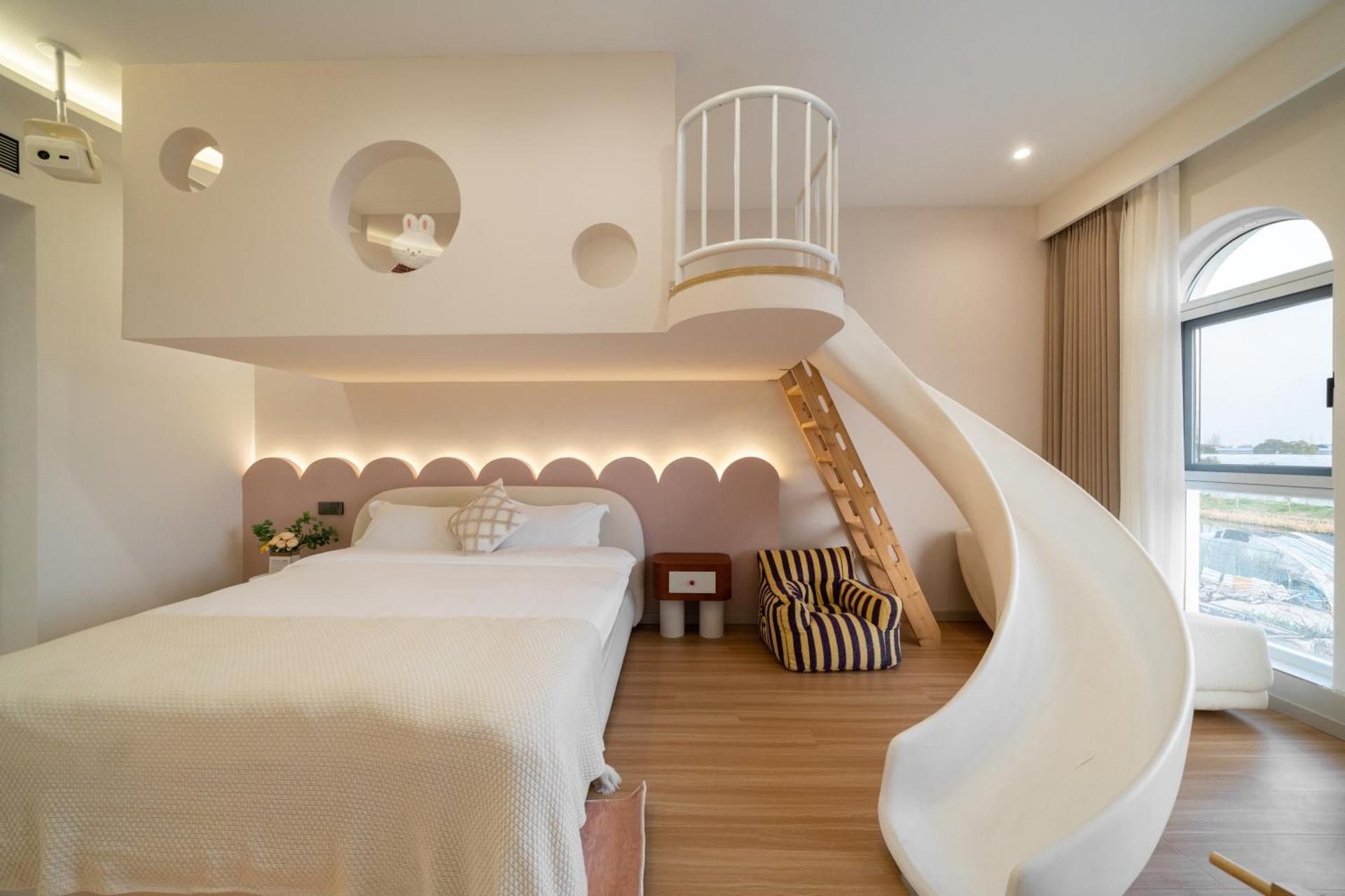 Deluxe Family Suite