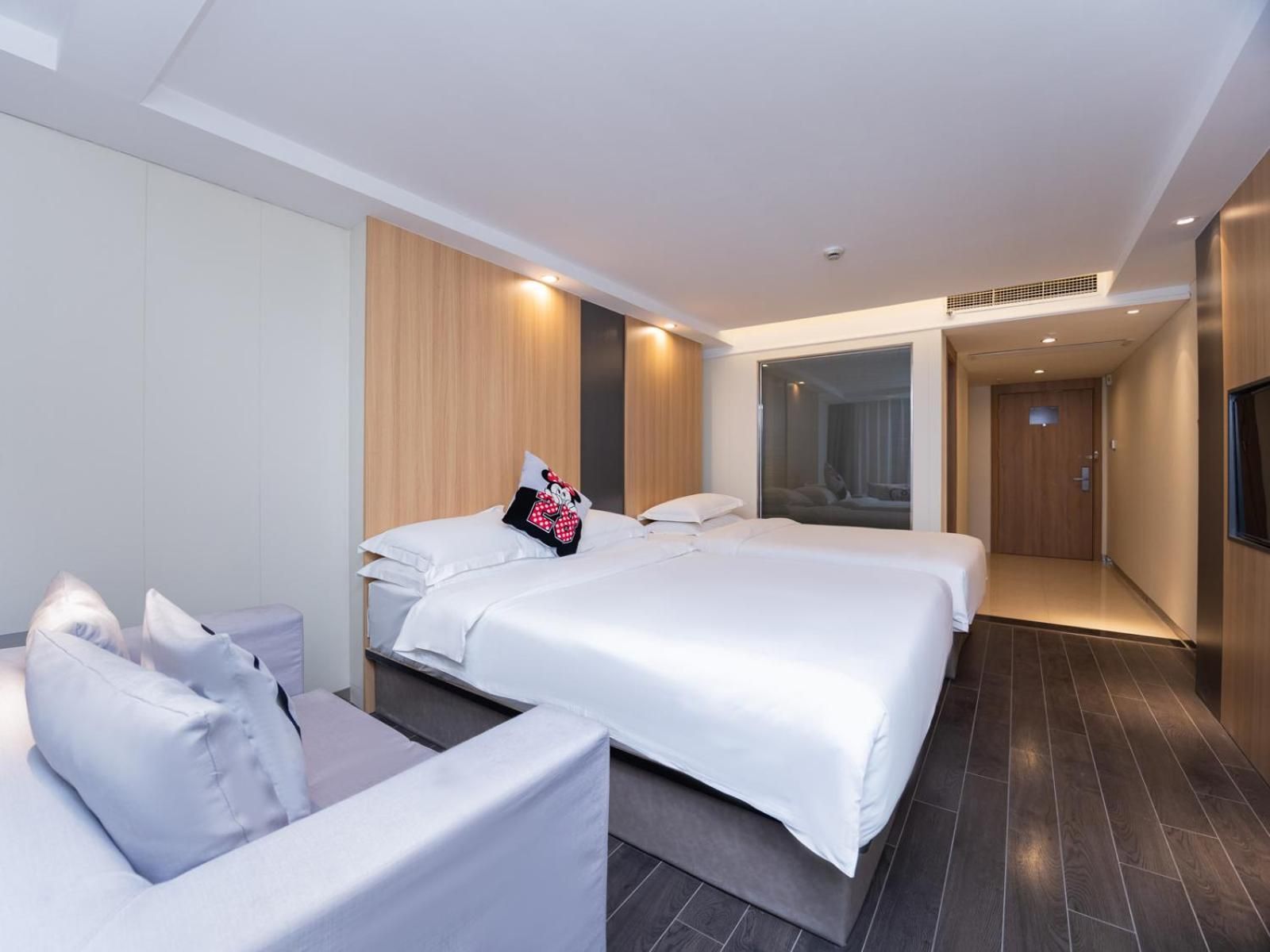 Deluxe Family Room