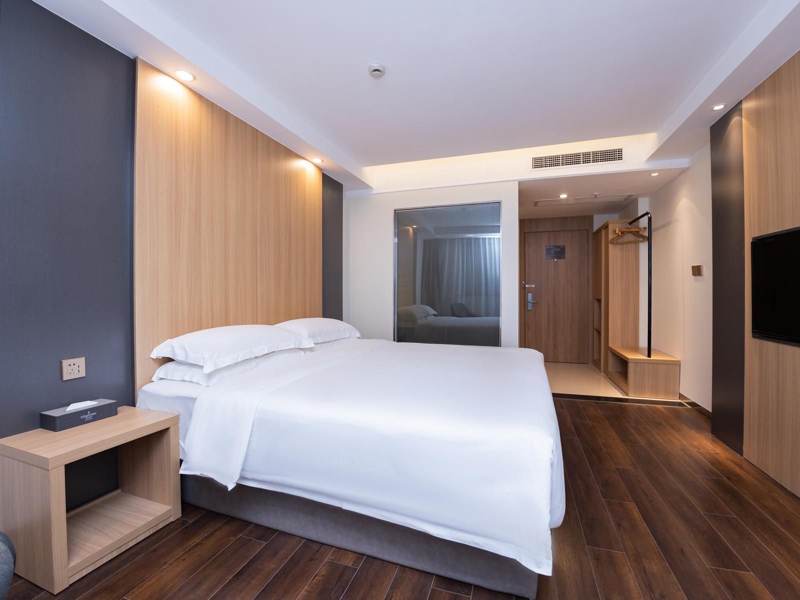 Standard Queen Room