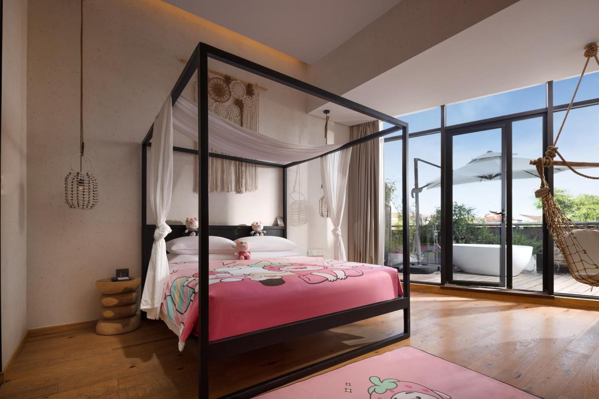 Deluxe Suite with Spa Bath