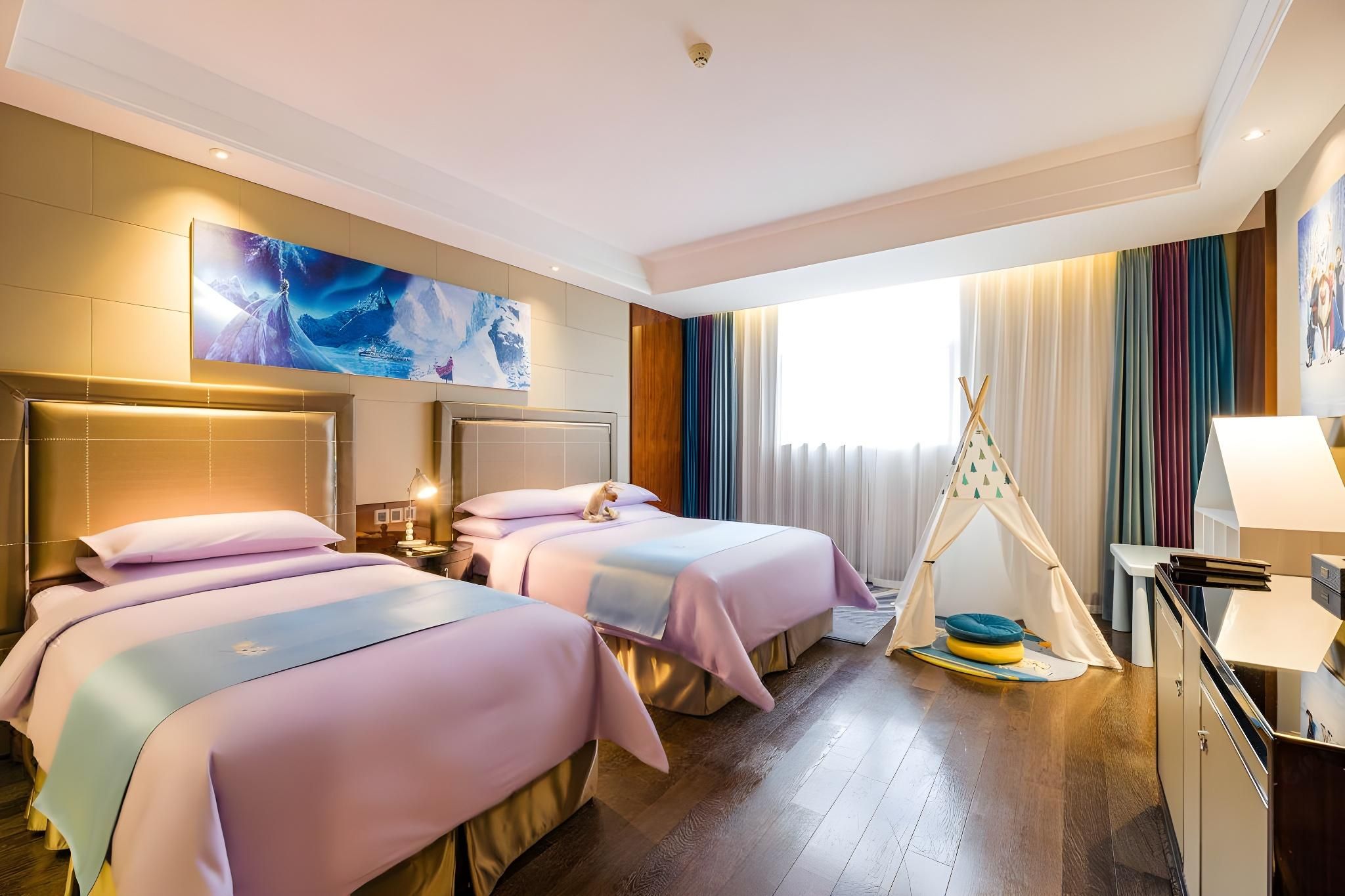 Deluxe Kids Room 5 for 2 Adults and 2 Children
