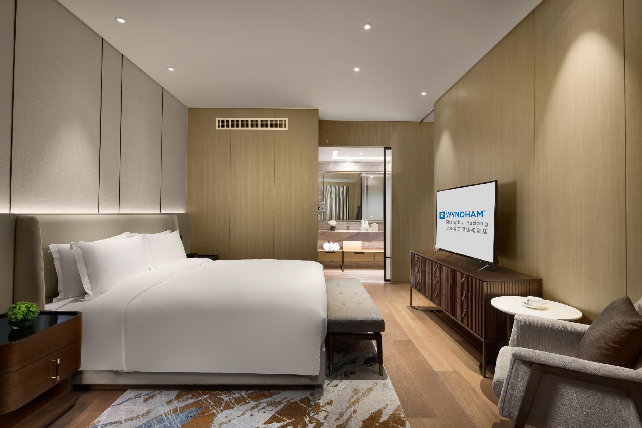Deluxe King Suite