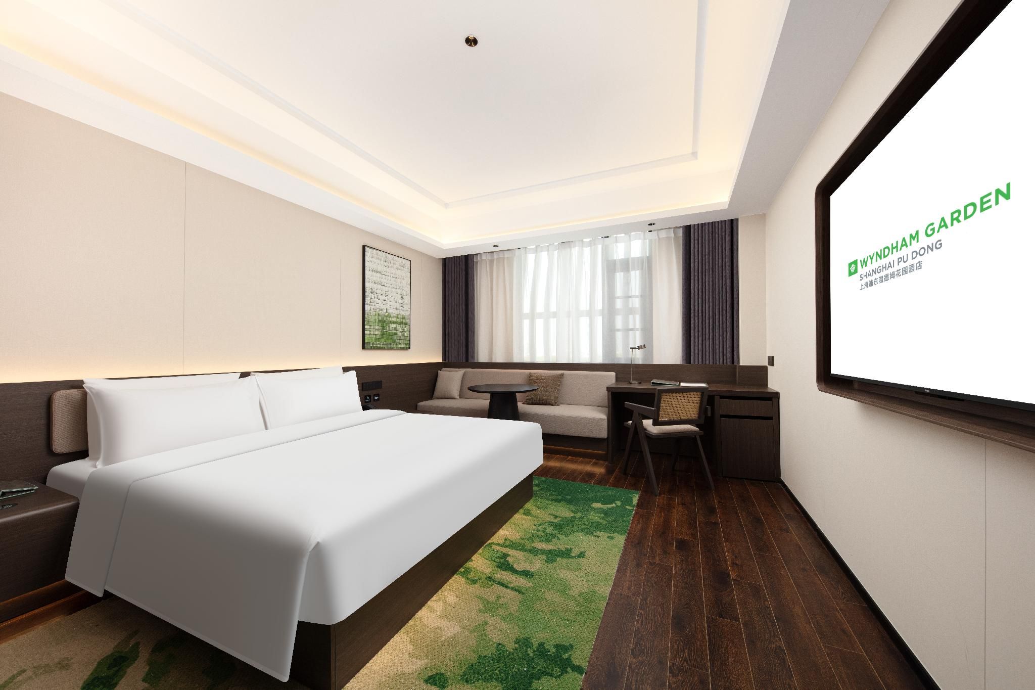 ONE KING BED STANDARD ROOM