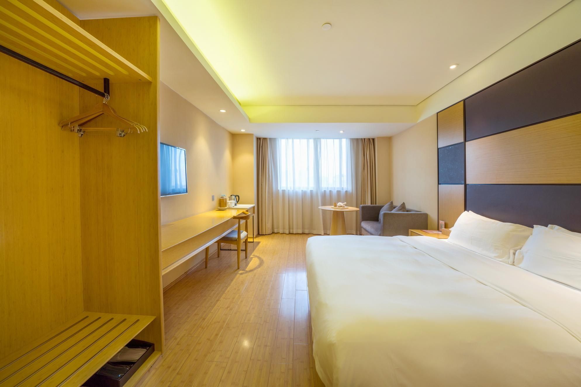 Huazhu - Room With Bed