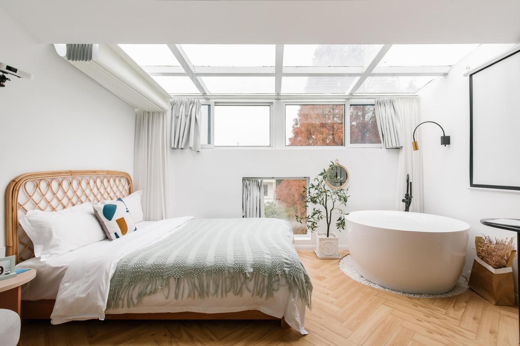 Superior Double Room with Bathtub