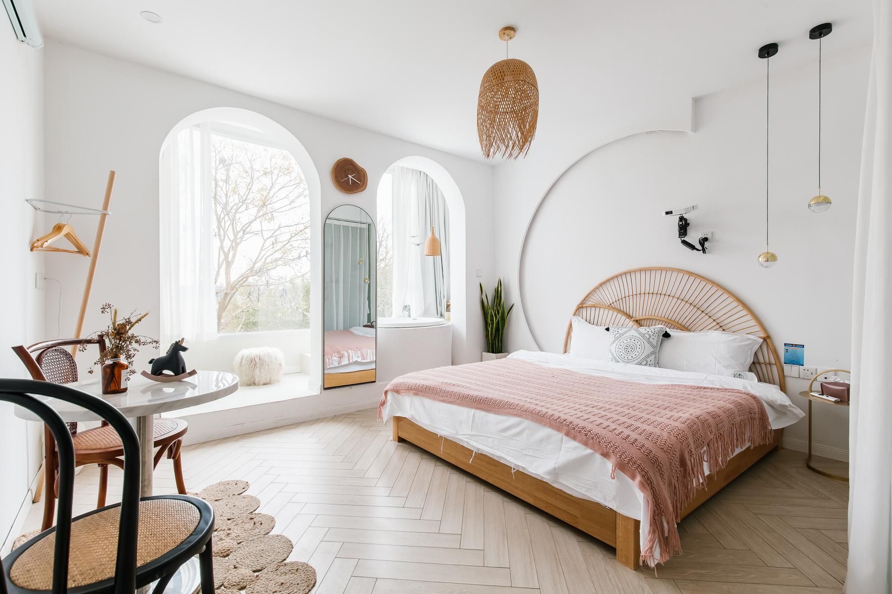 Superior King Room with Bathtub