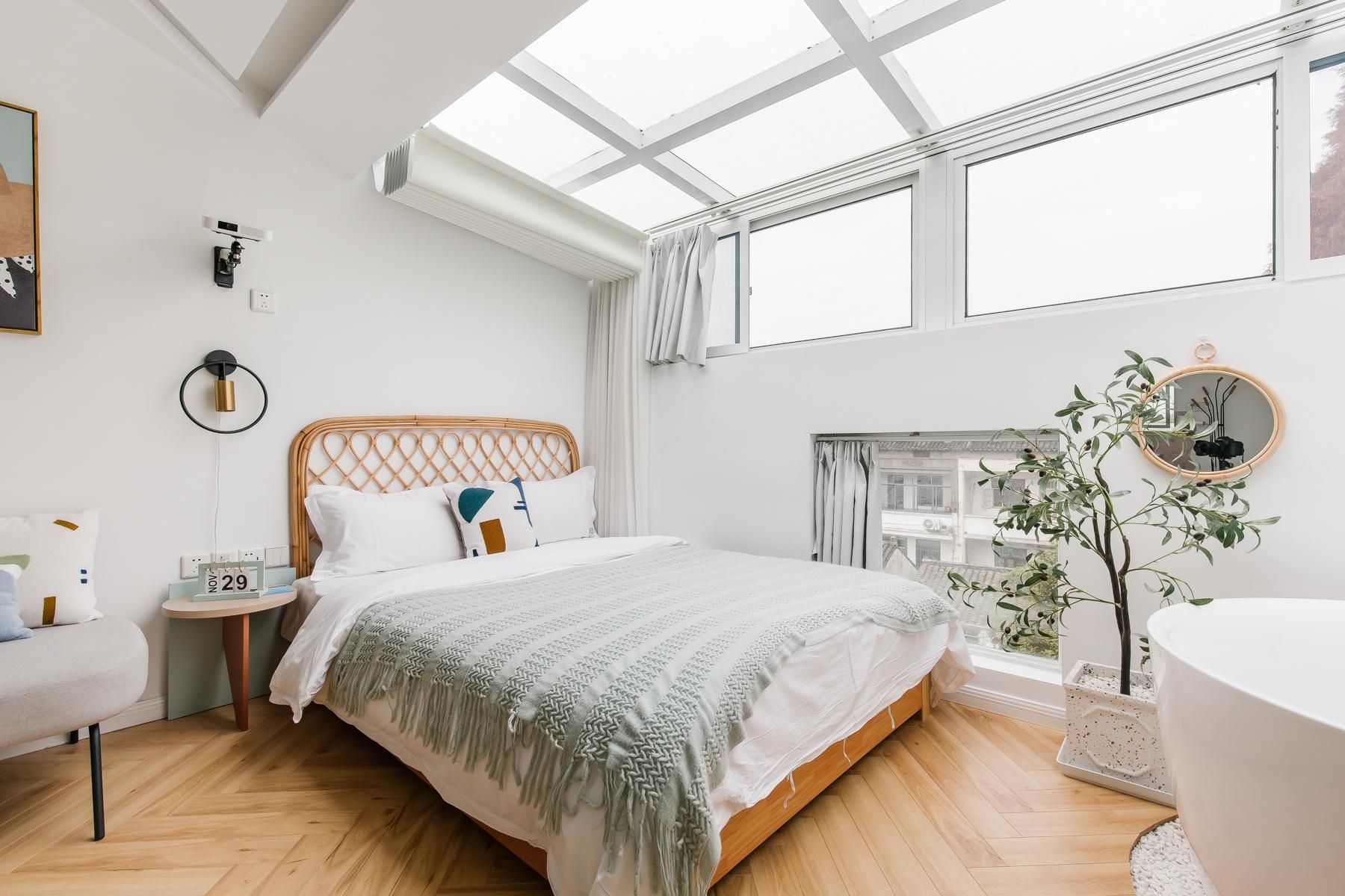 Superior Double Room with Bathtub