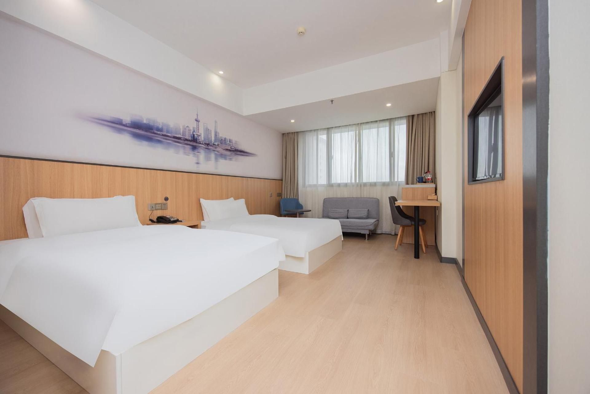 Huazhu - Room With Bed