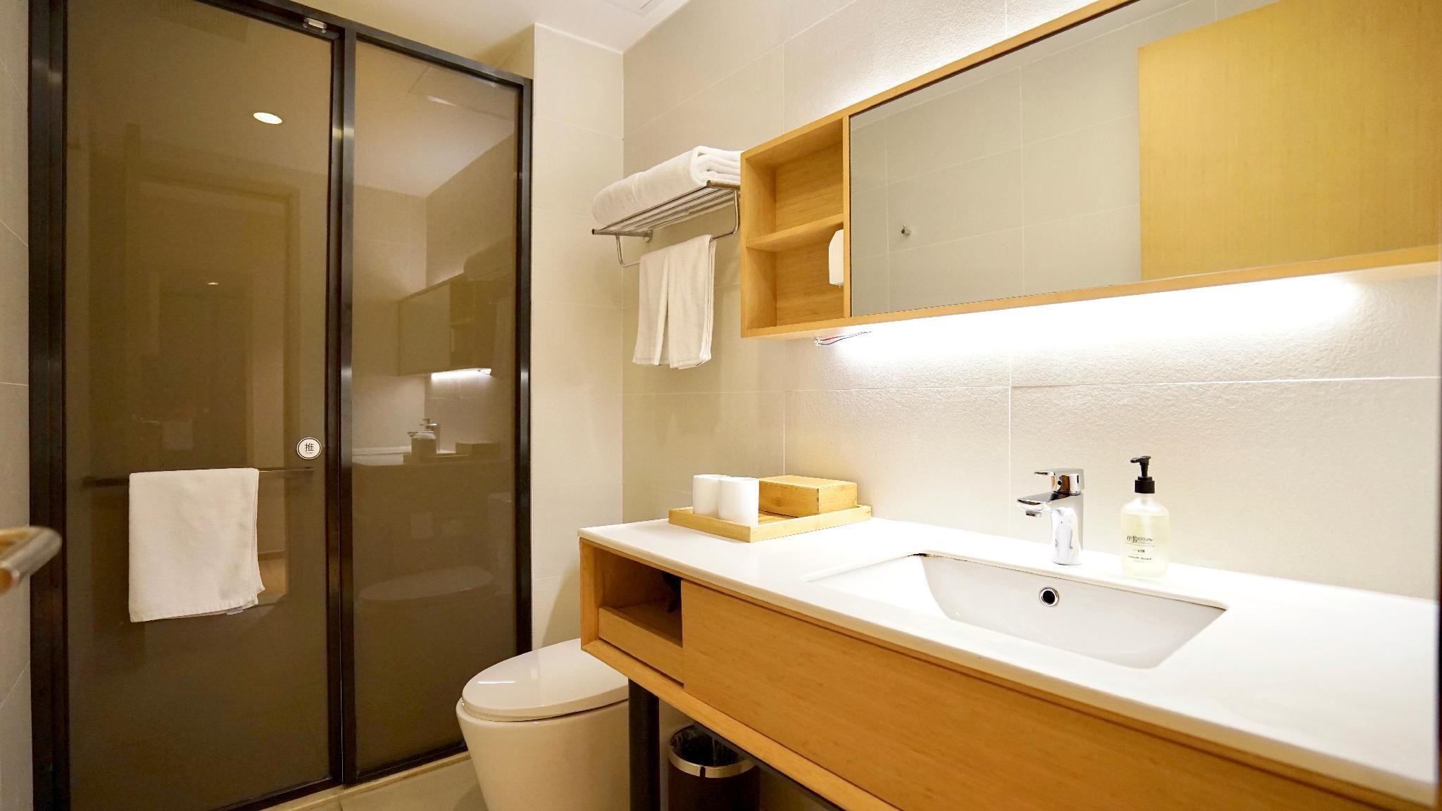 Huazhu - Room With Bed