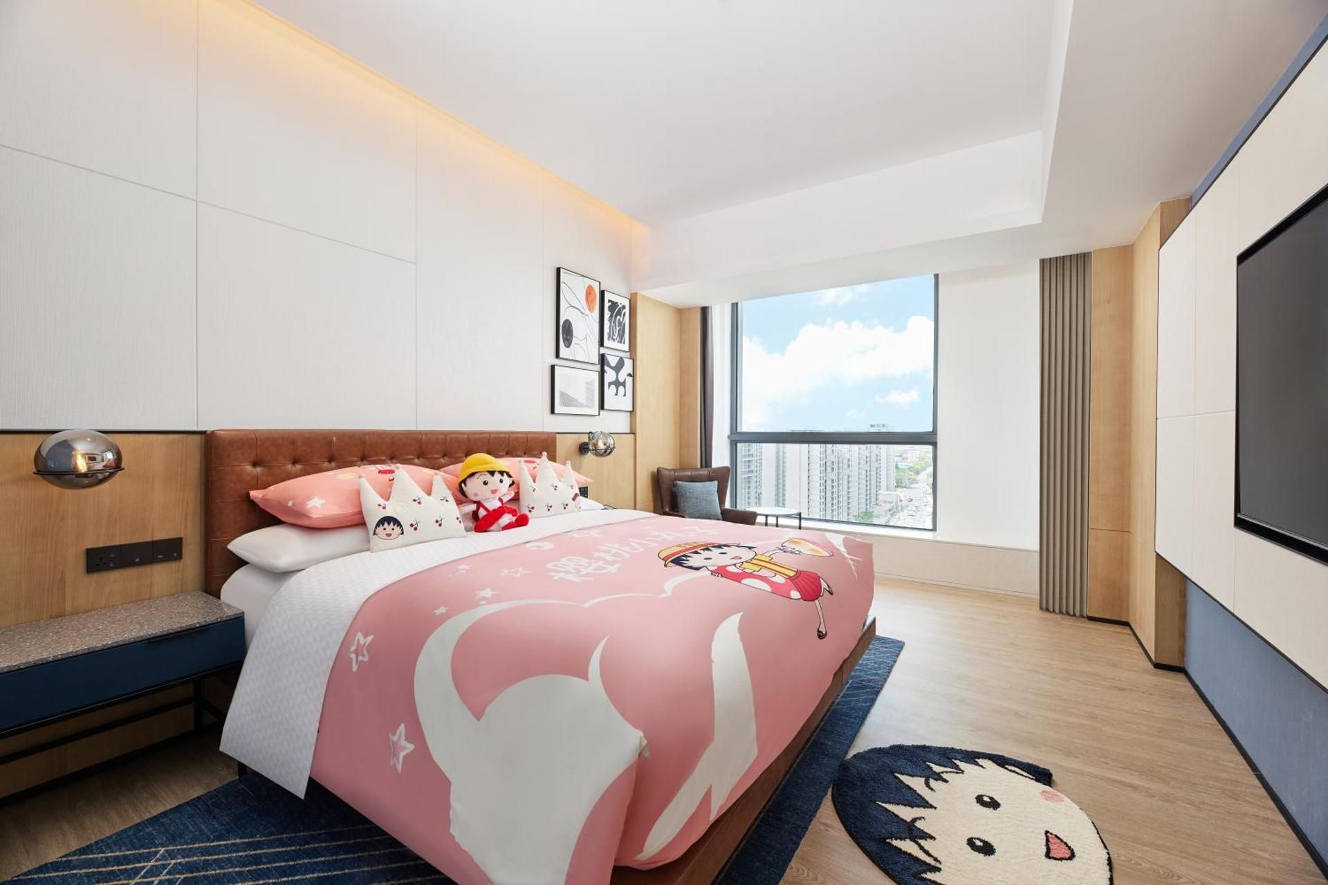 Pink Sweet Themed Family King Room with City View