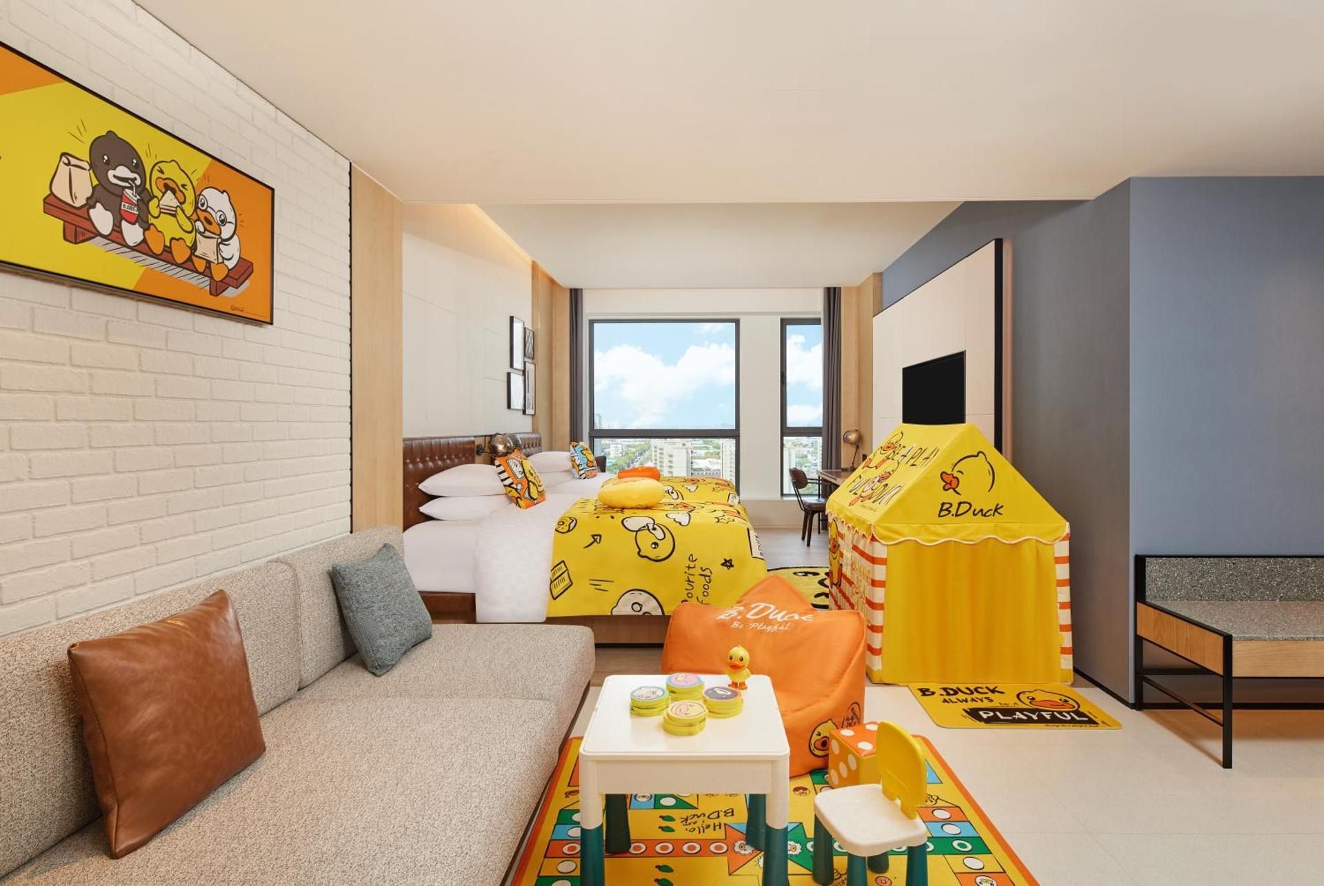 Little Duck Themed Family Double Room with city View