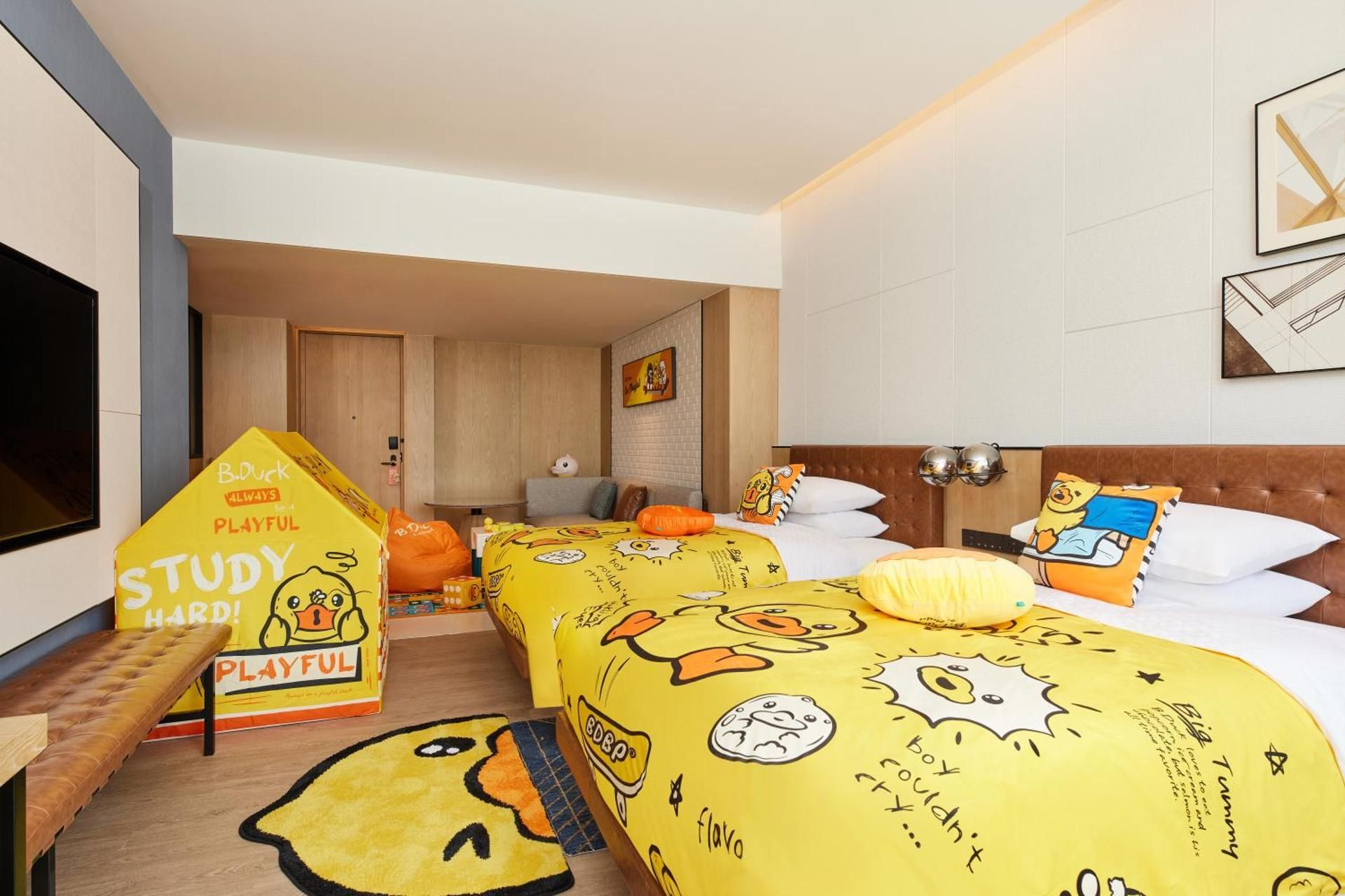 Little Duck Themed Family Double Room with city View