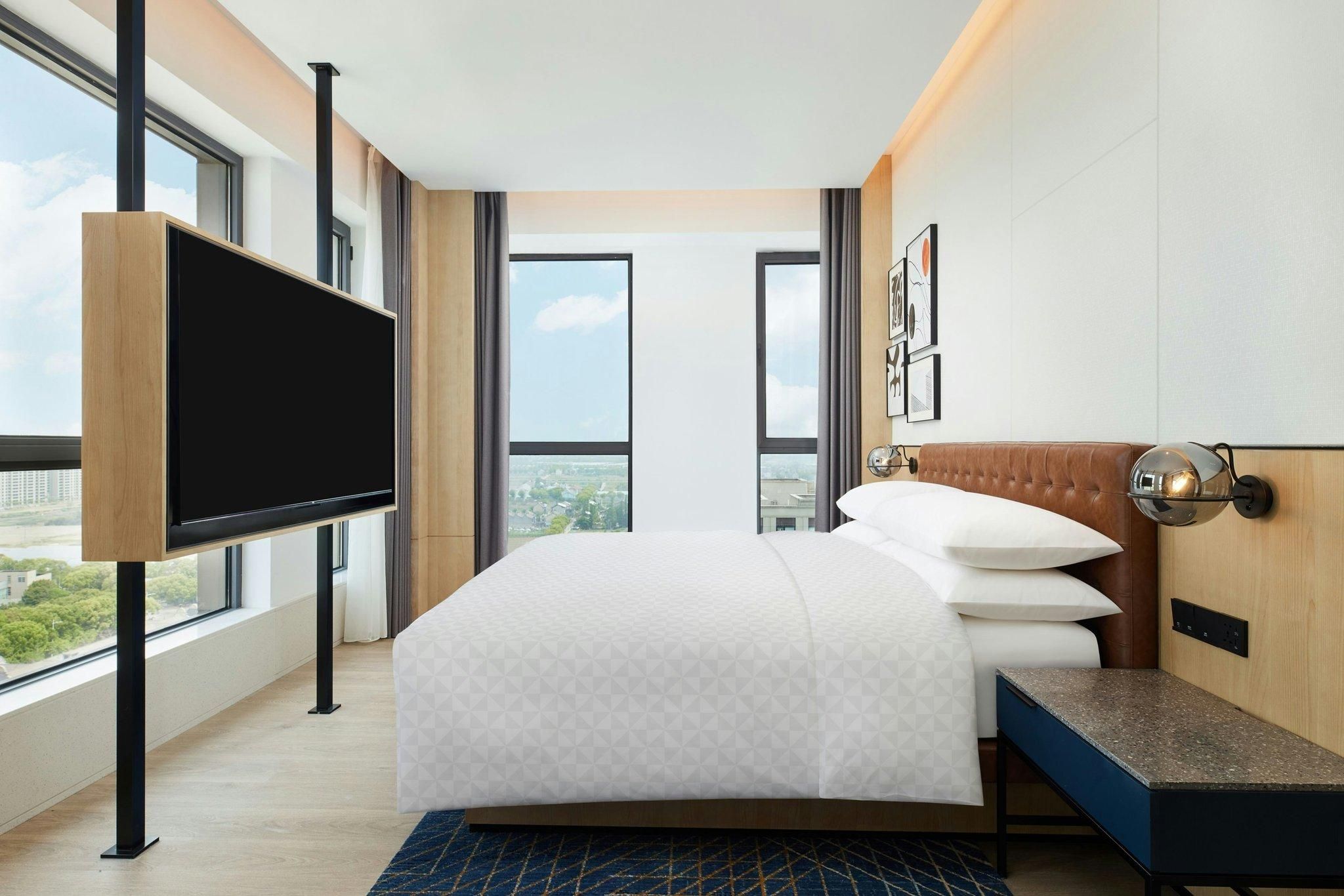 Premier King Suite, 1 Bedroom Suite, 1 King, City view, Tub