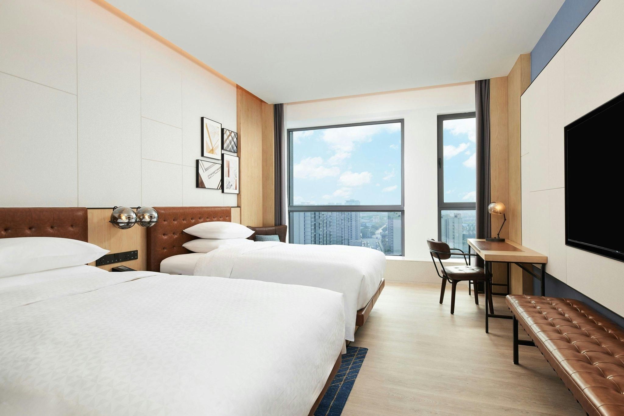 Premier Double, Guest room, 2 Double, City view