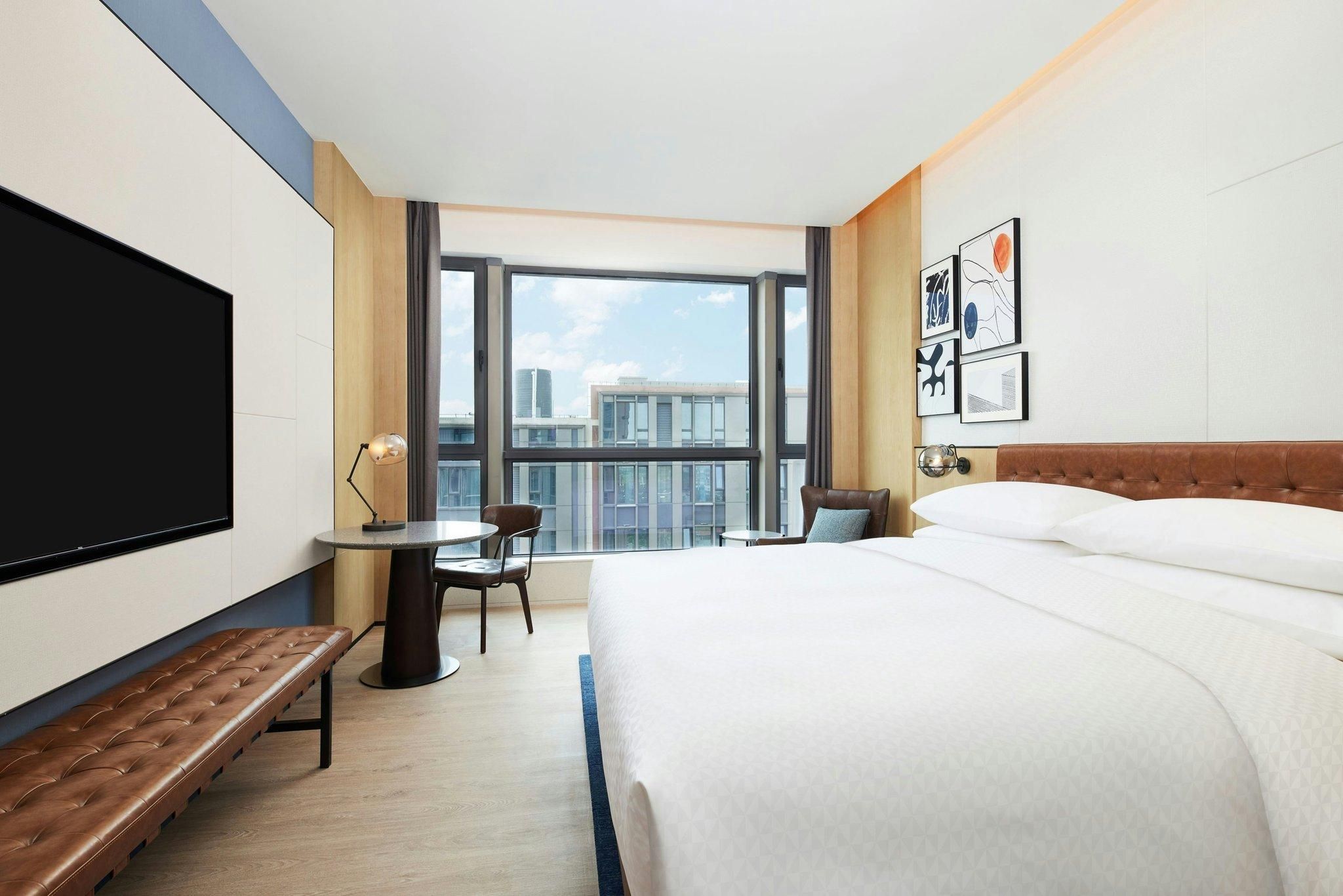 Elegant King, Guest room, 1 King, City view